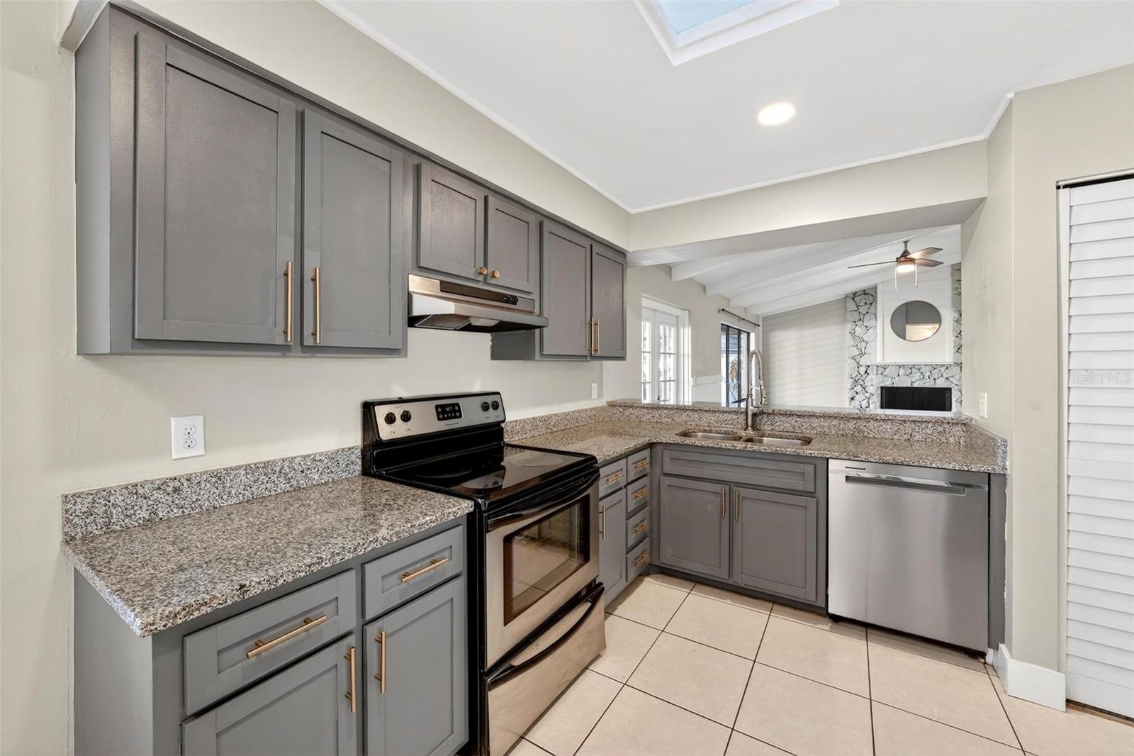 WEDGEWOOD TENNIS VILLAS - Residential