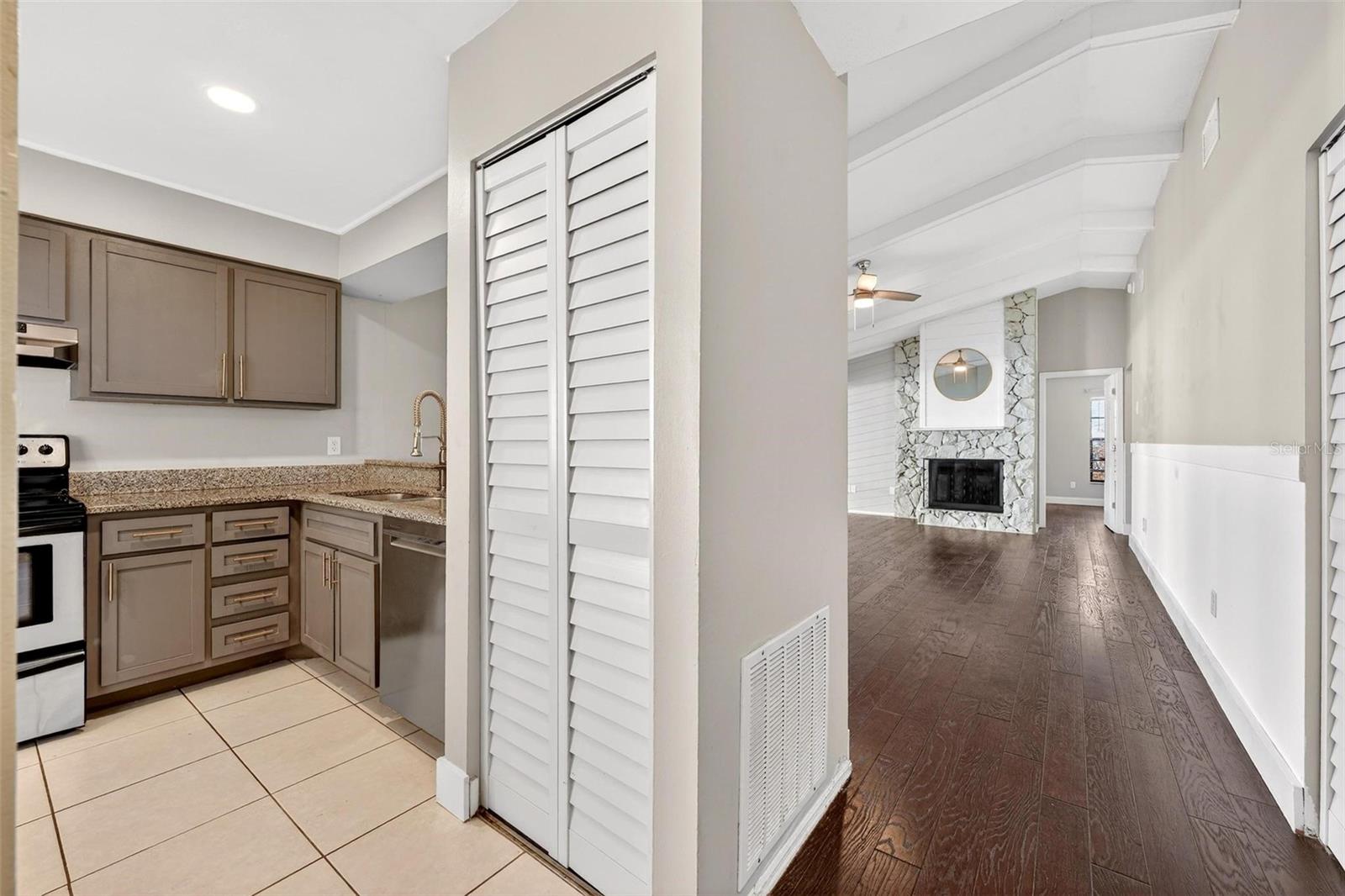 WEDGEWOOD TENNIS VILLAS - Residential