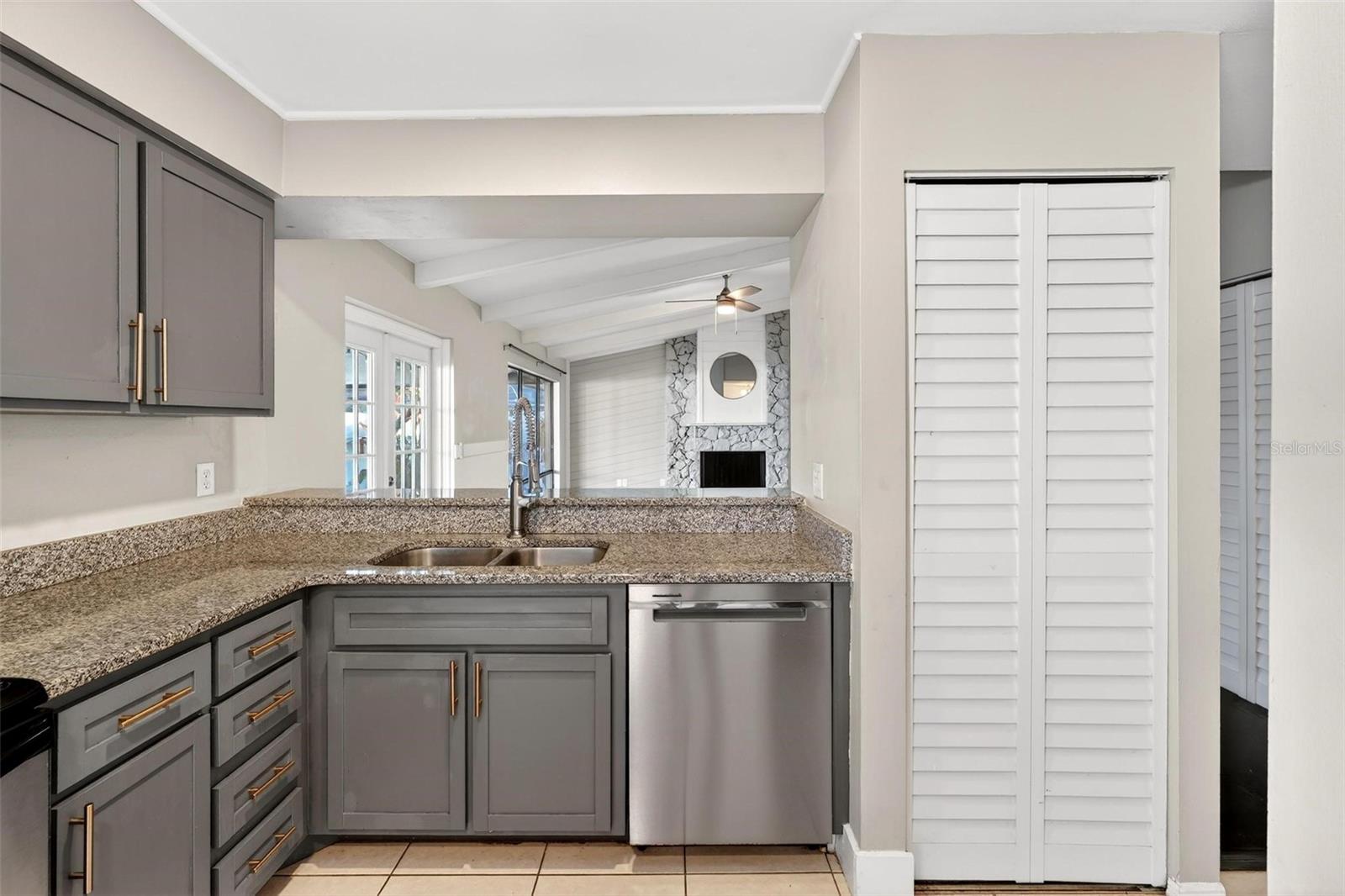 WEDGEWOOD TENNIS VILLAS - Residential