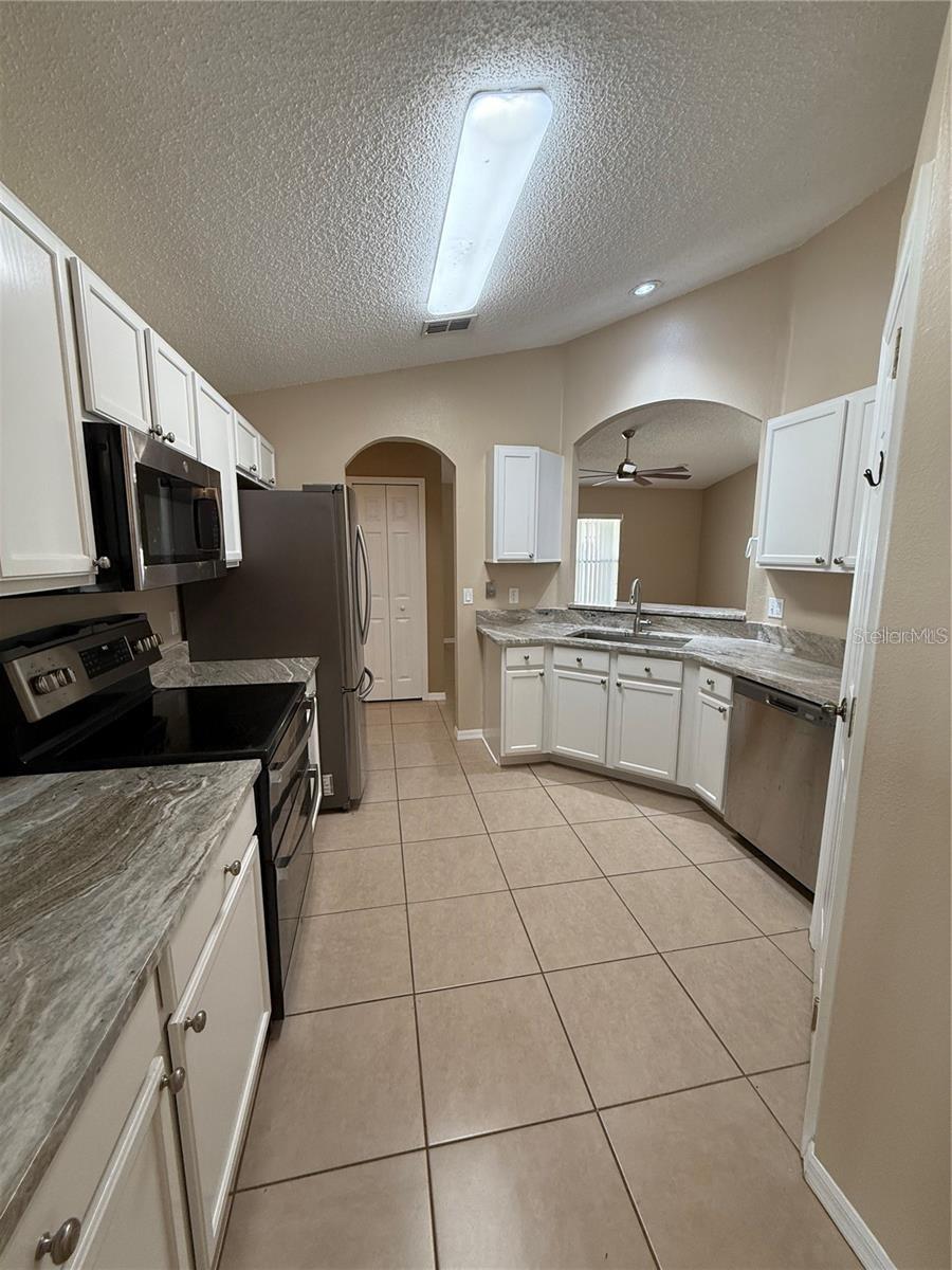WATERFORD LAKES UNIT 02 - Residential Lease