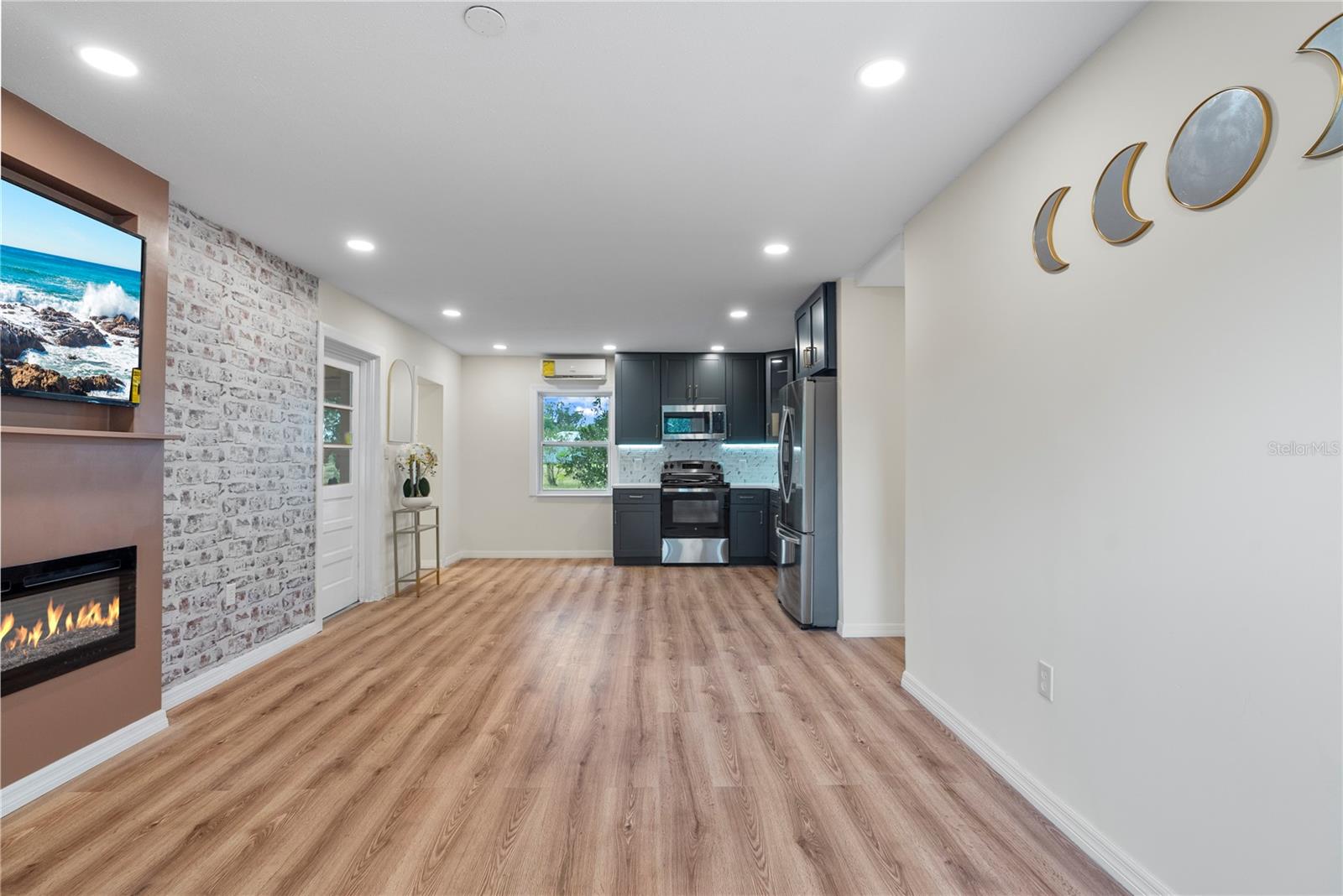 607 WALNUT DRIVE
