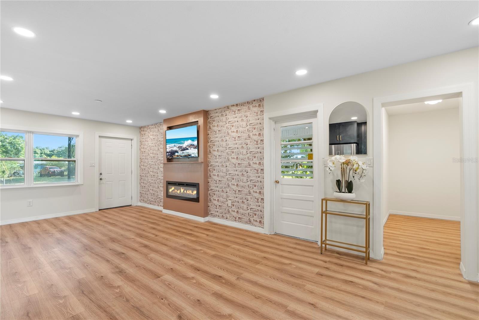 607 WALNUT DRIVE