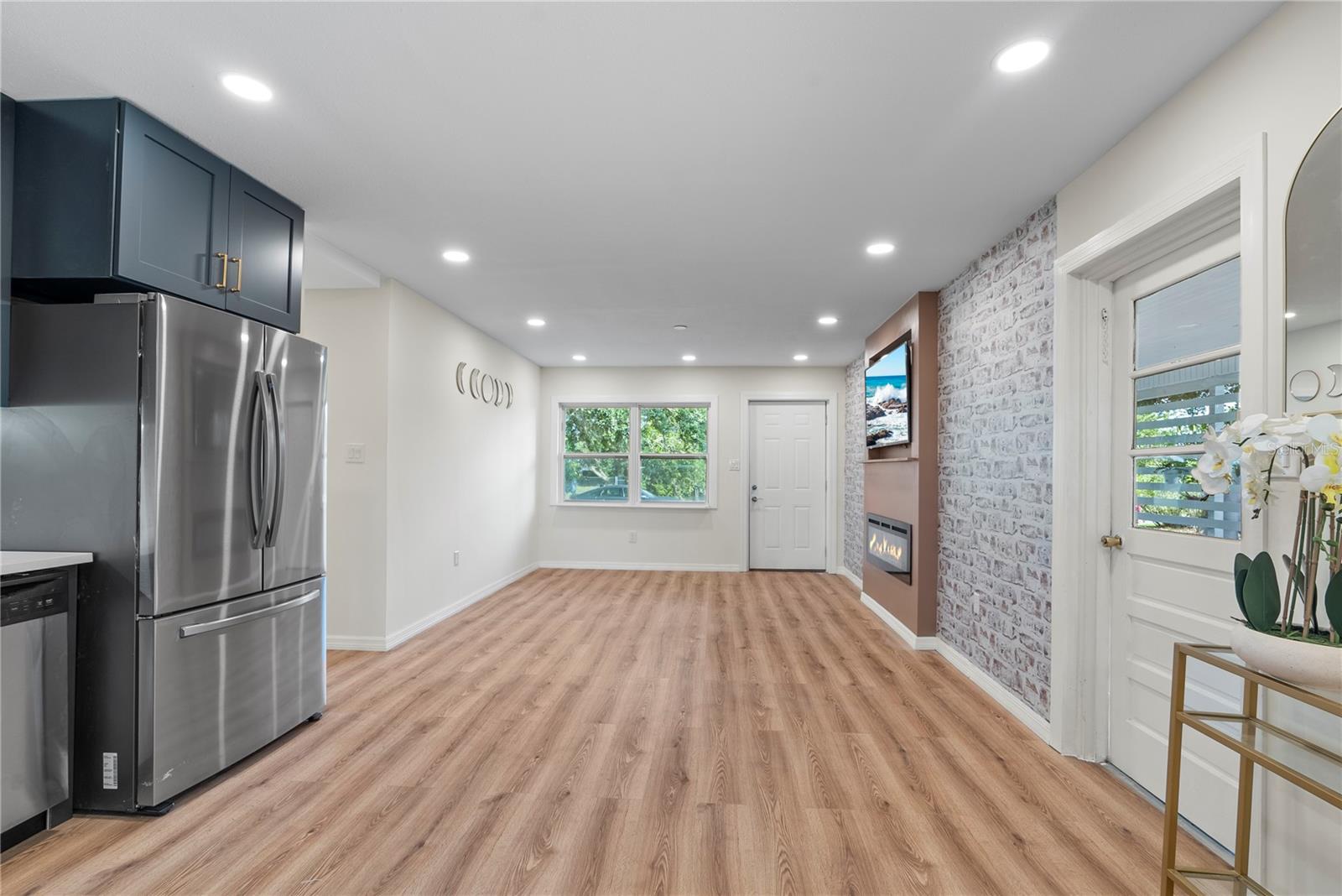 607 WALNUT DRIVE