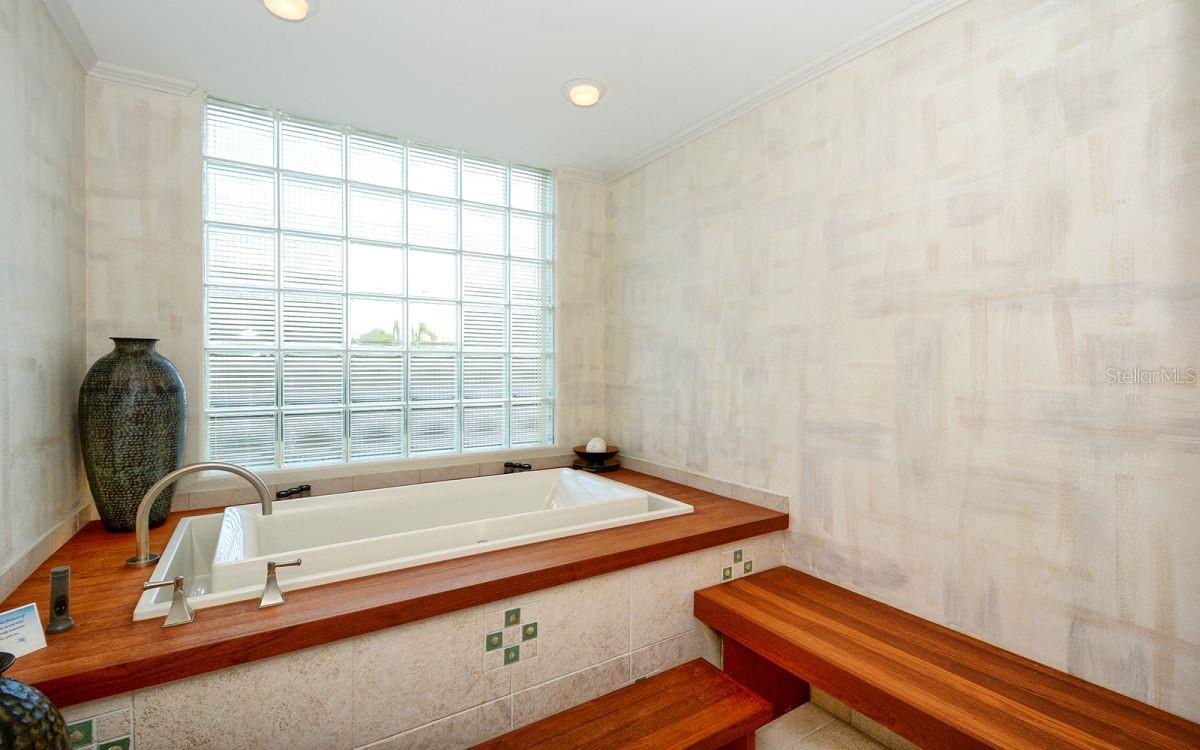 ORCHID BEACH CLUB - Residential