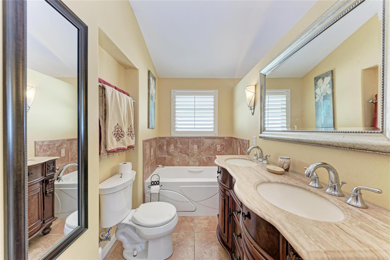 KEY ROYALE 17TH ADD - Residential