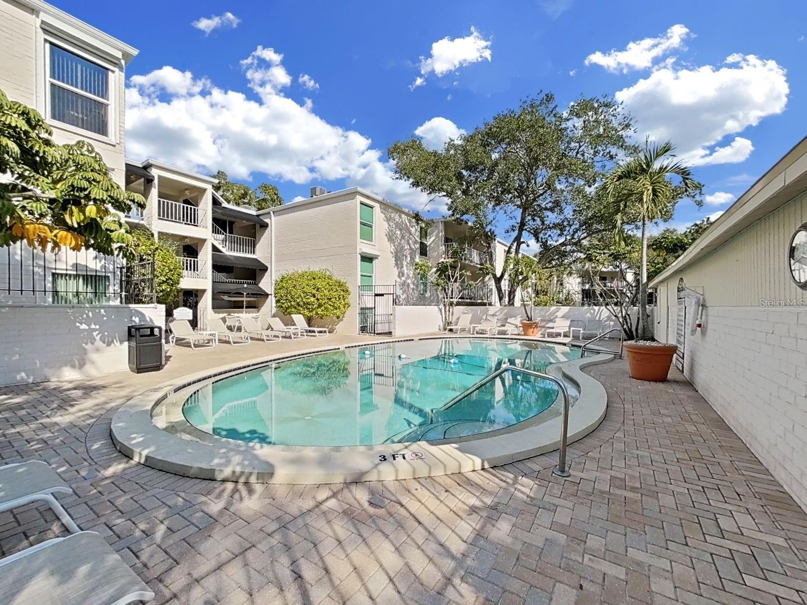 BAYSHORE TRACE CONDO - Residential