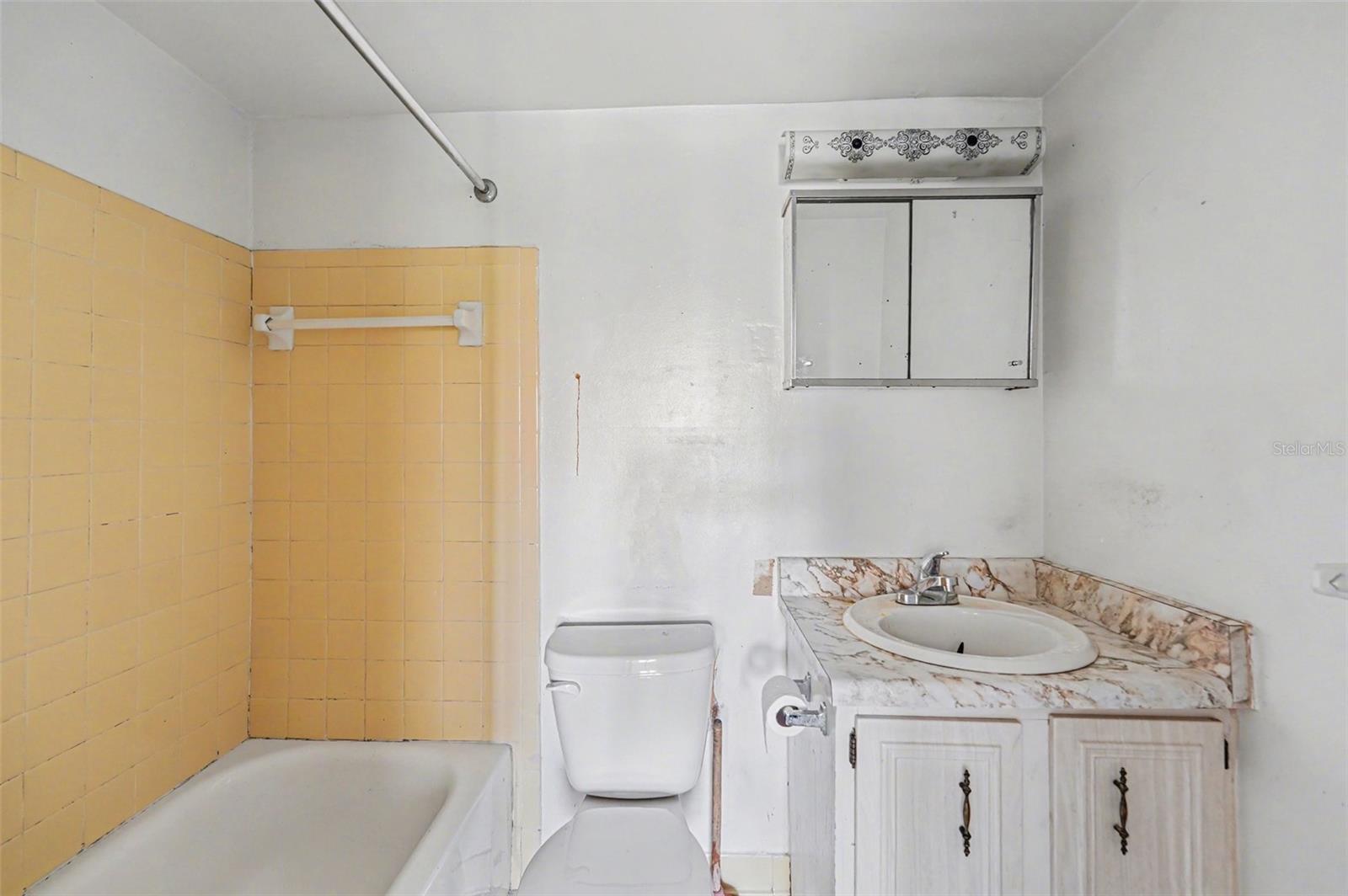 BAYSHORE TRACE CONDO - Residential