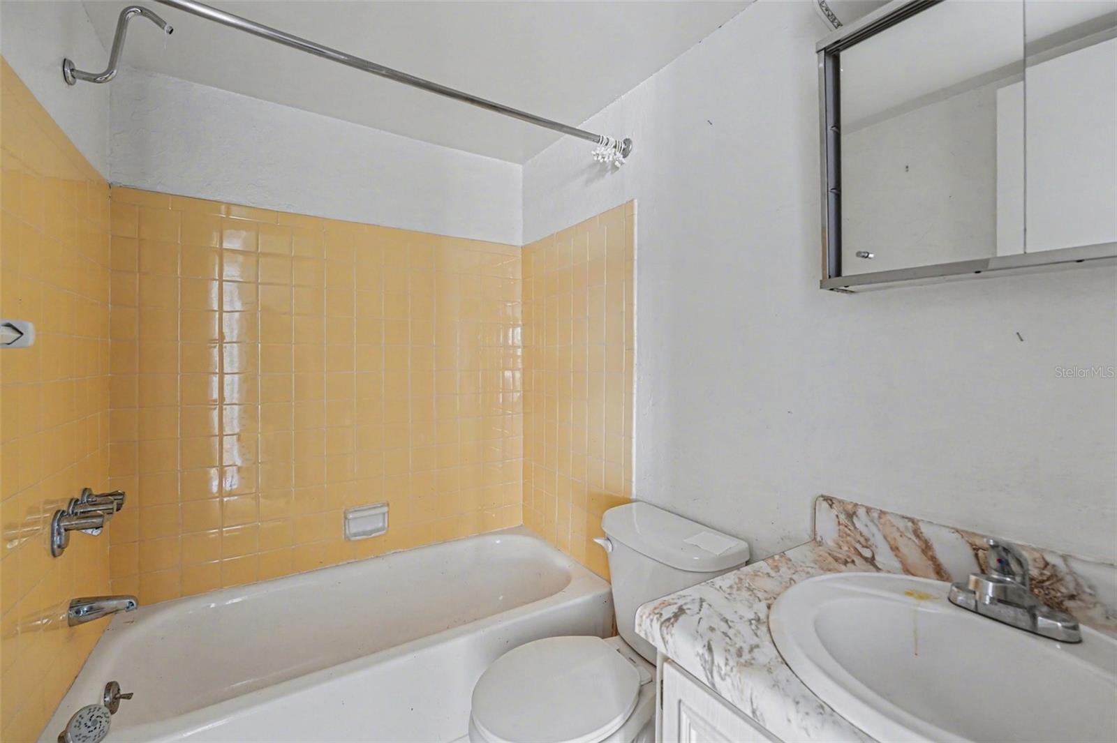 BAYSHORE TRACE CONDO - Residential