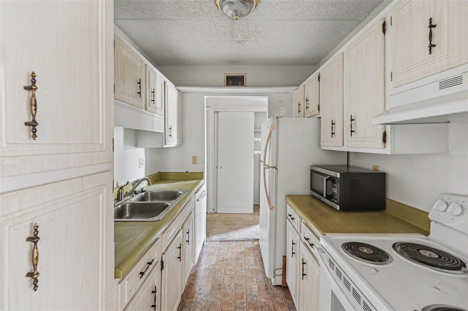 BAYSHORE TRACE CONDO - Residential