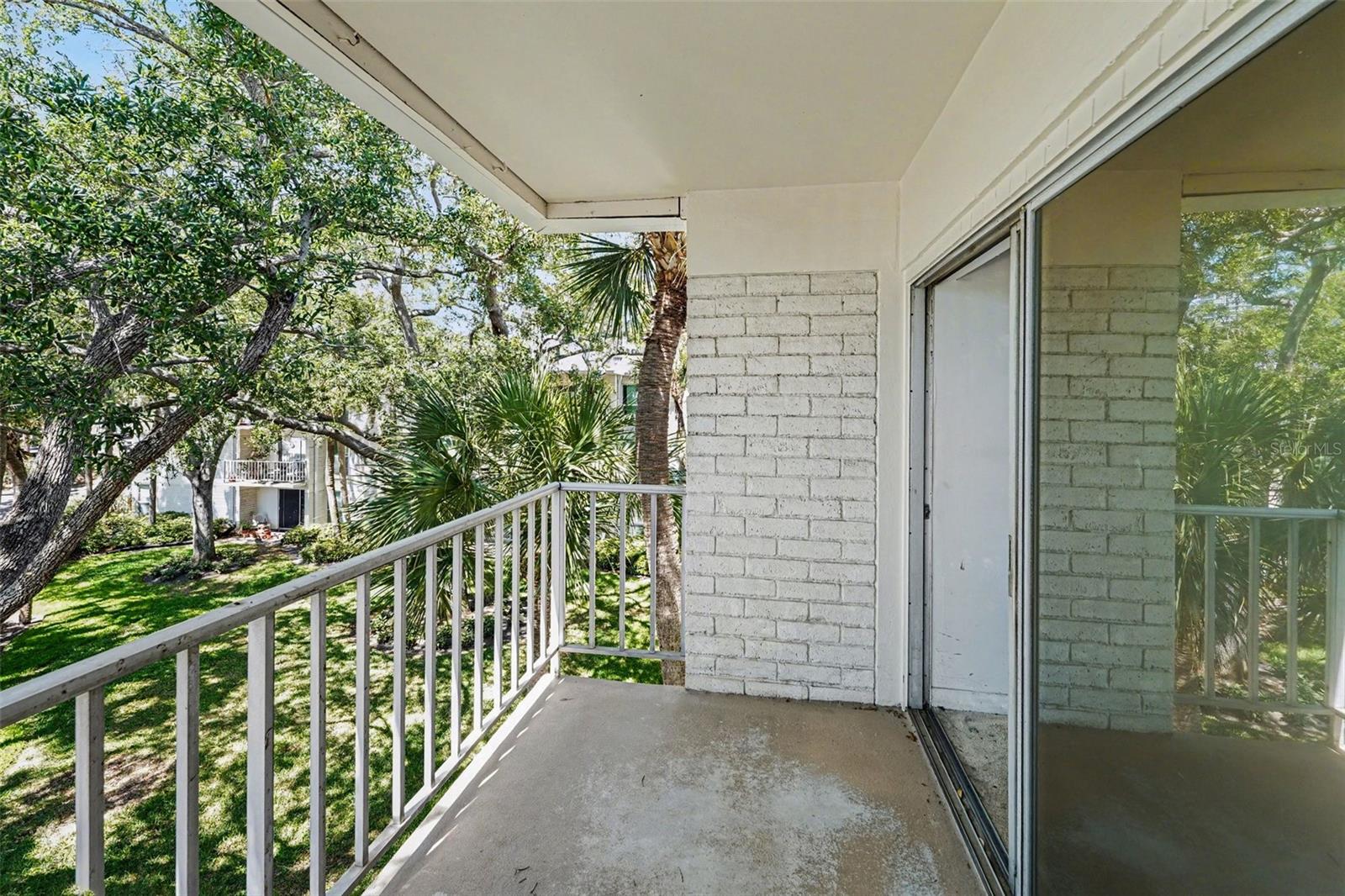 BAYSHORE TRACE CONDO - Residential