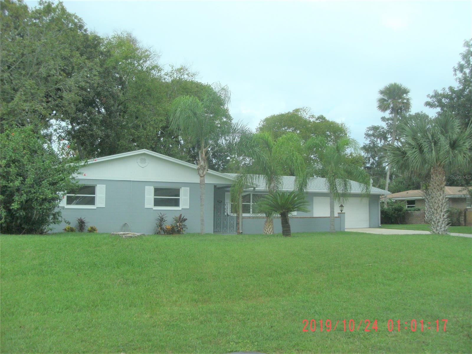 4 bedrooms ! Super clean. Beautiful park-like setting in back yard. Shade trees and fenced. Perfect for pets and little ones to run around. Freshly painted walls. New laminate flooring. New vanities and toilets. 6 panels doors. New kitchen cabinets. Formal living room and family room overlooks the kitchen. Stacked bedroom plan. There's even extra plumbing in front bedroom to add a sink and toilet. Check out the clean garage floor, freshly painted. Washer/dryer hookup. Roof recently replaced.
Ready to move in to now ! ;Water: City