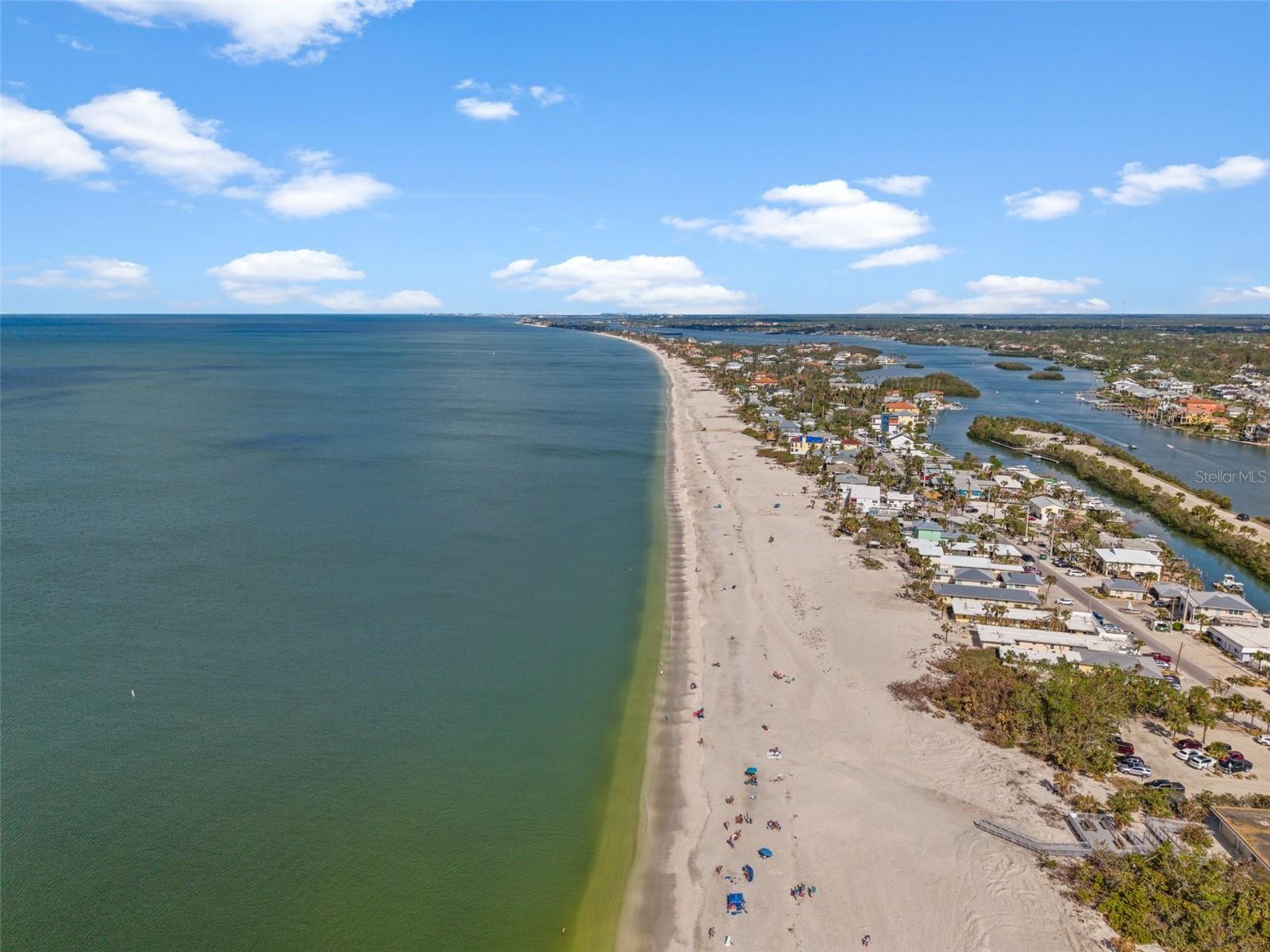 QUEEN PALMS - Residential Lease