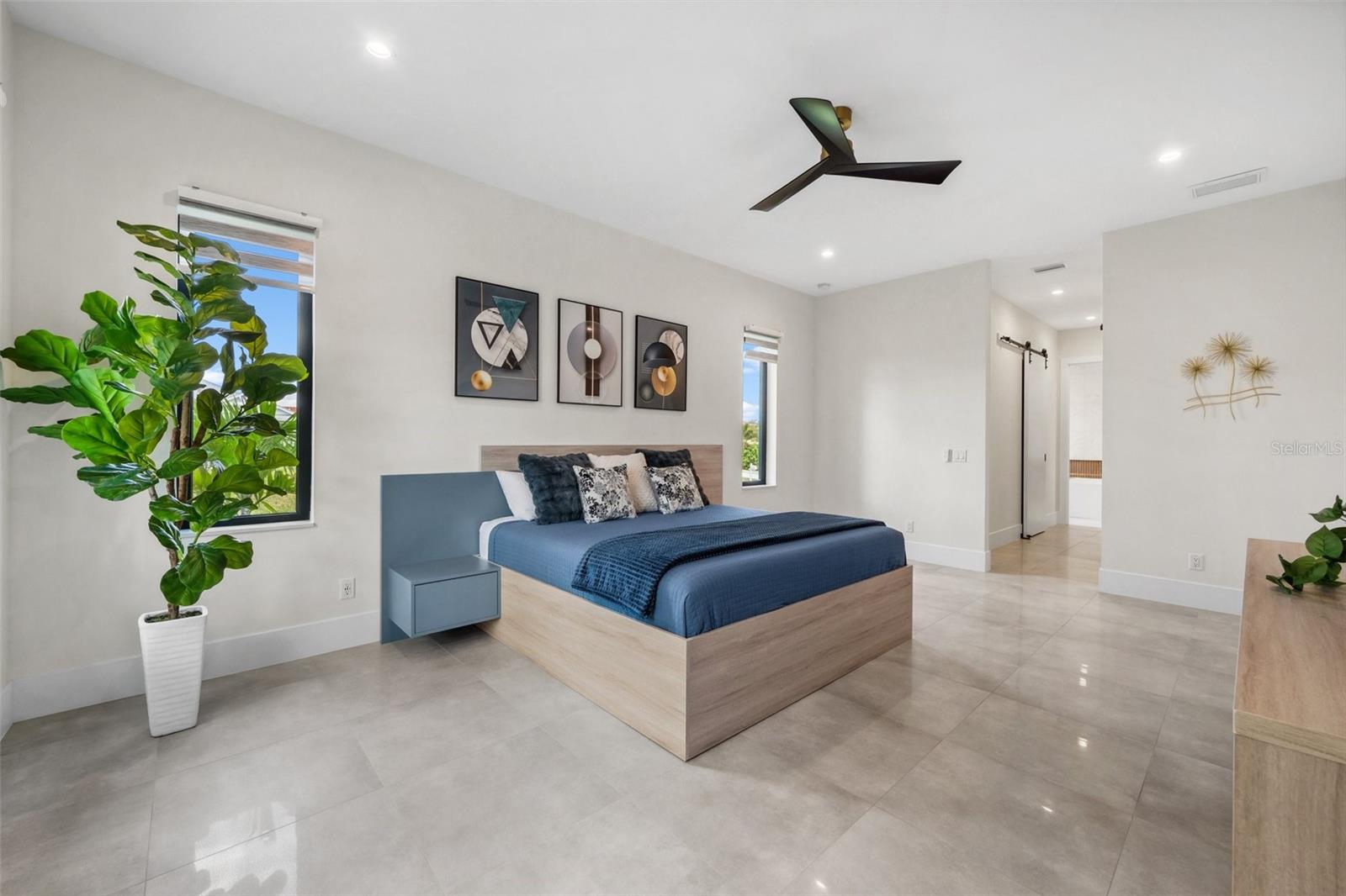 QUEEN PALMS - Residential Lease