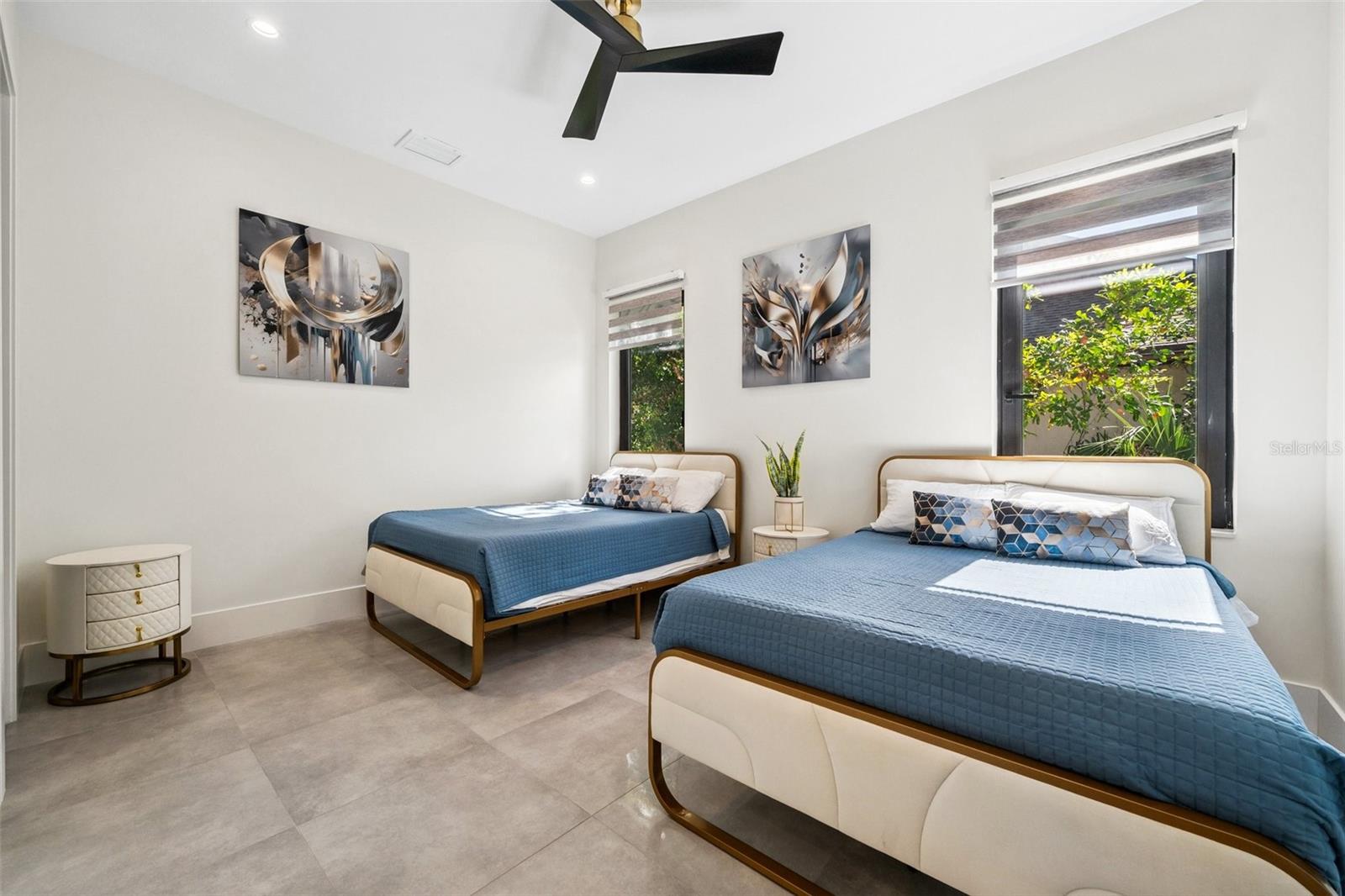 QUEEN PALMS - Residential Lease