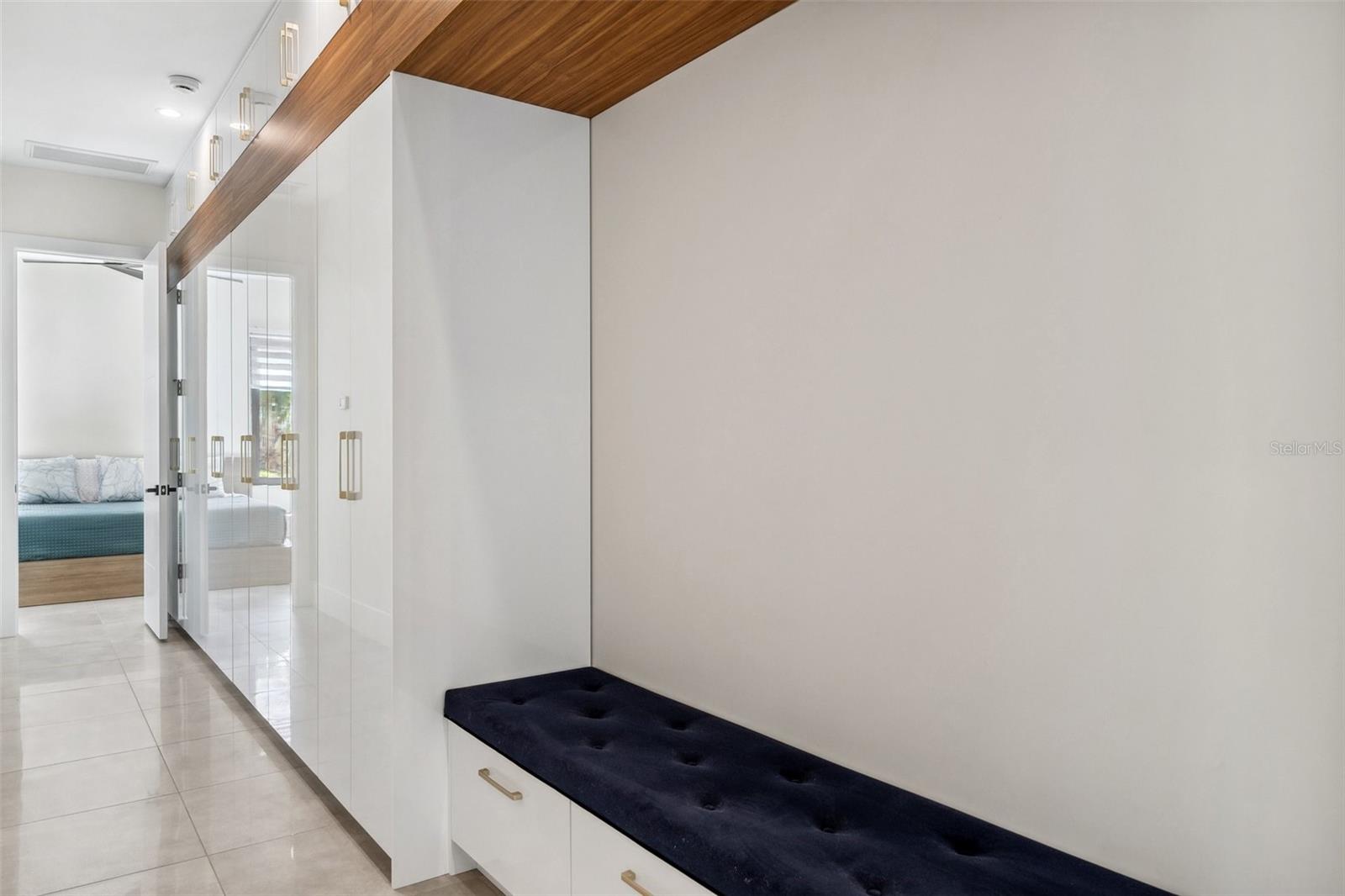 QUEEN PALMS - Residential Lease