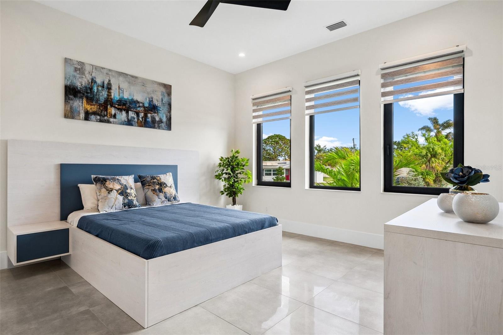 QUEEN PALMS - Residential Lease