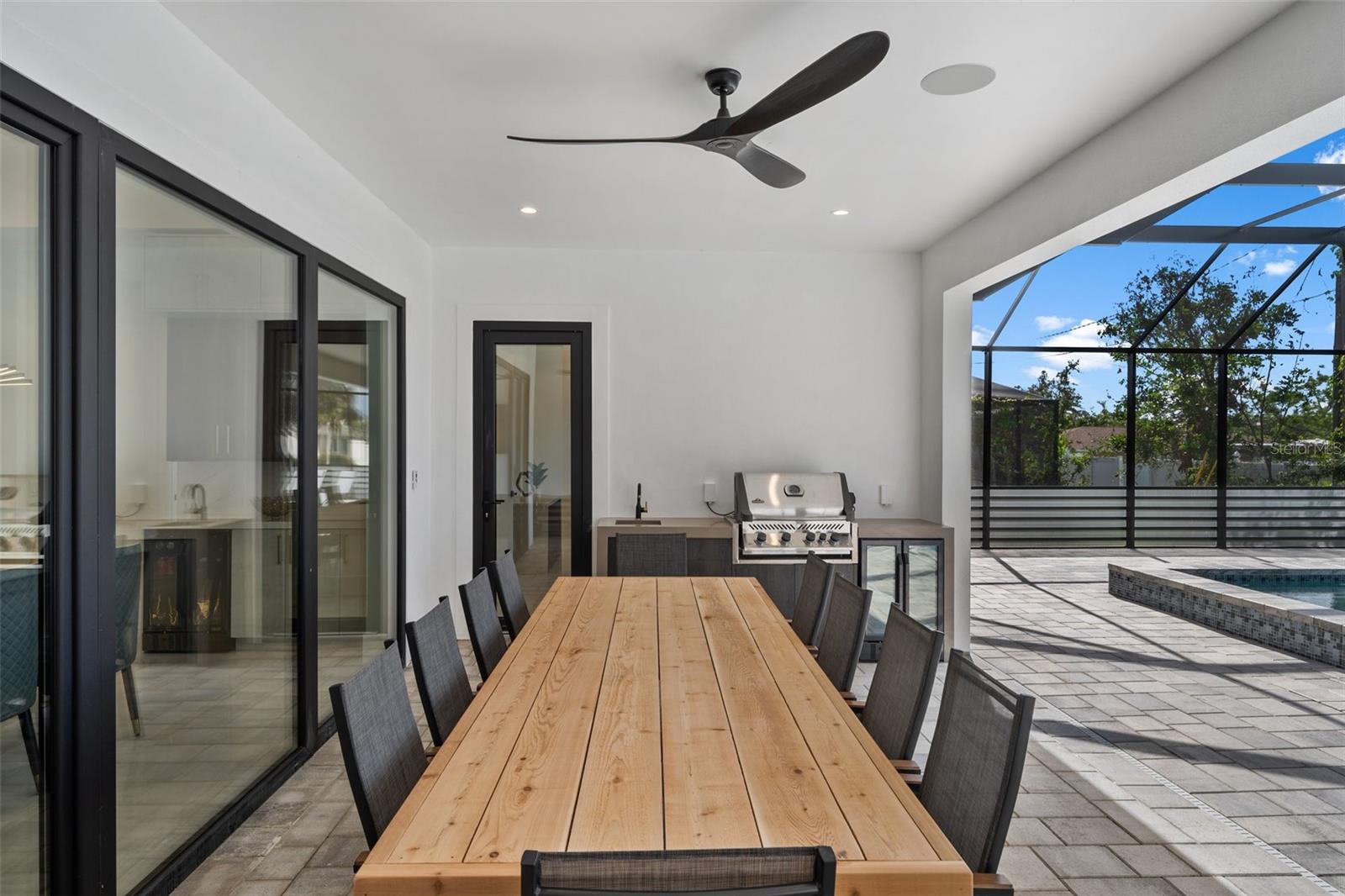 QUEEN PALMS - Residential Lease