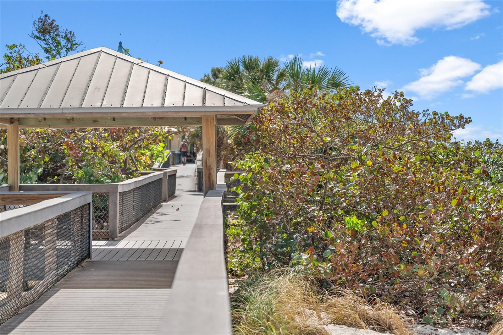 QUEEN PALMS - Residential Lease