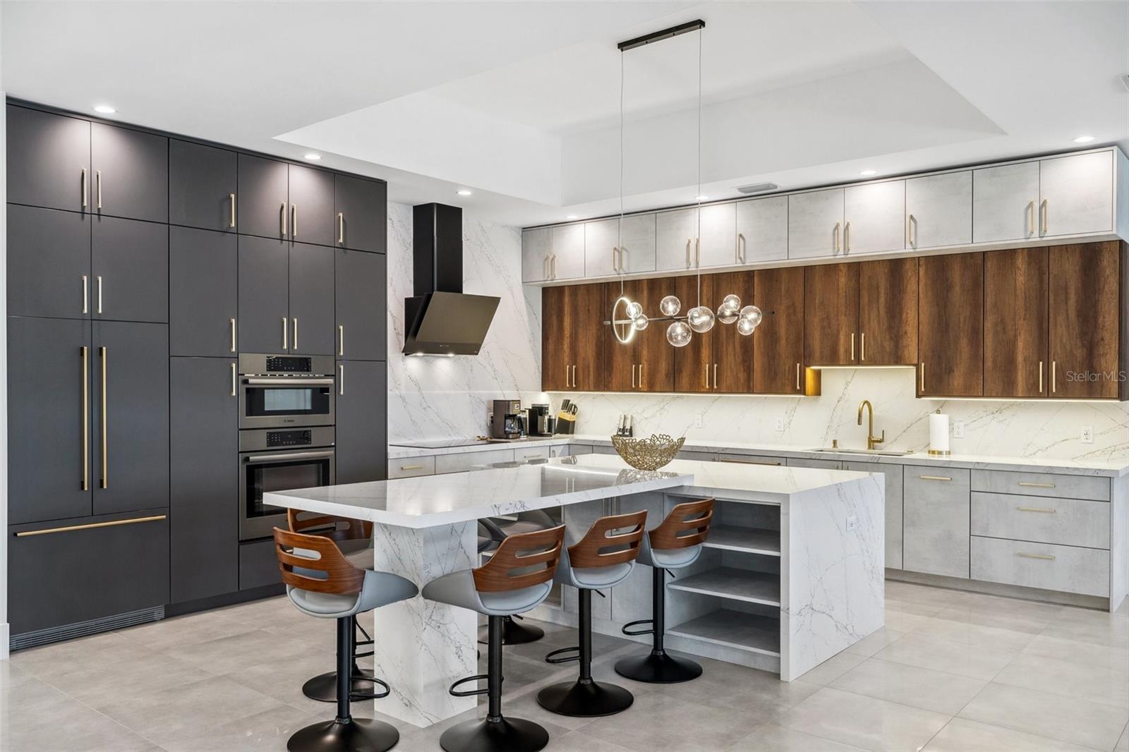 QUEEN PALMS - Residential Lease