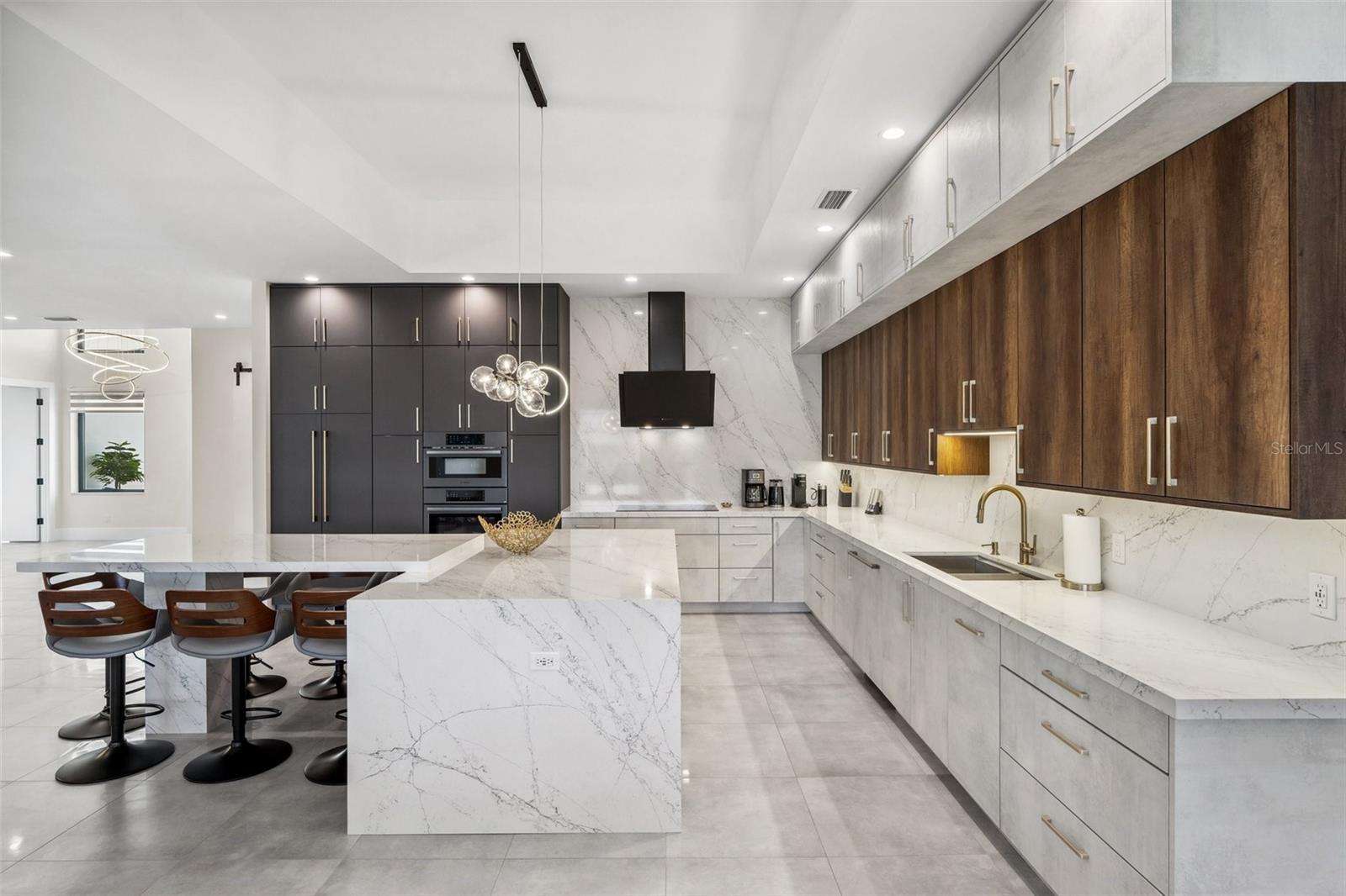 QUEEN PALMS - Residential Lease