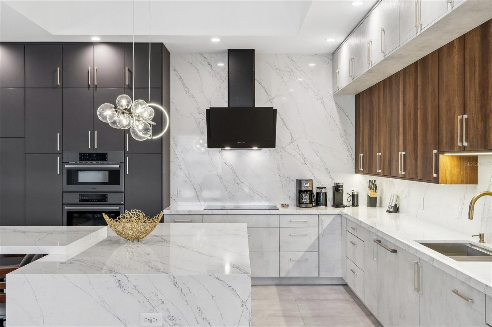 QUEEN PALMS - Residential Lease