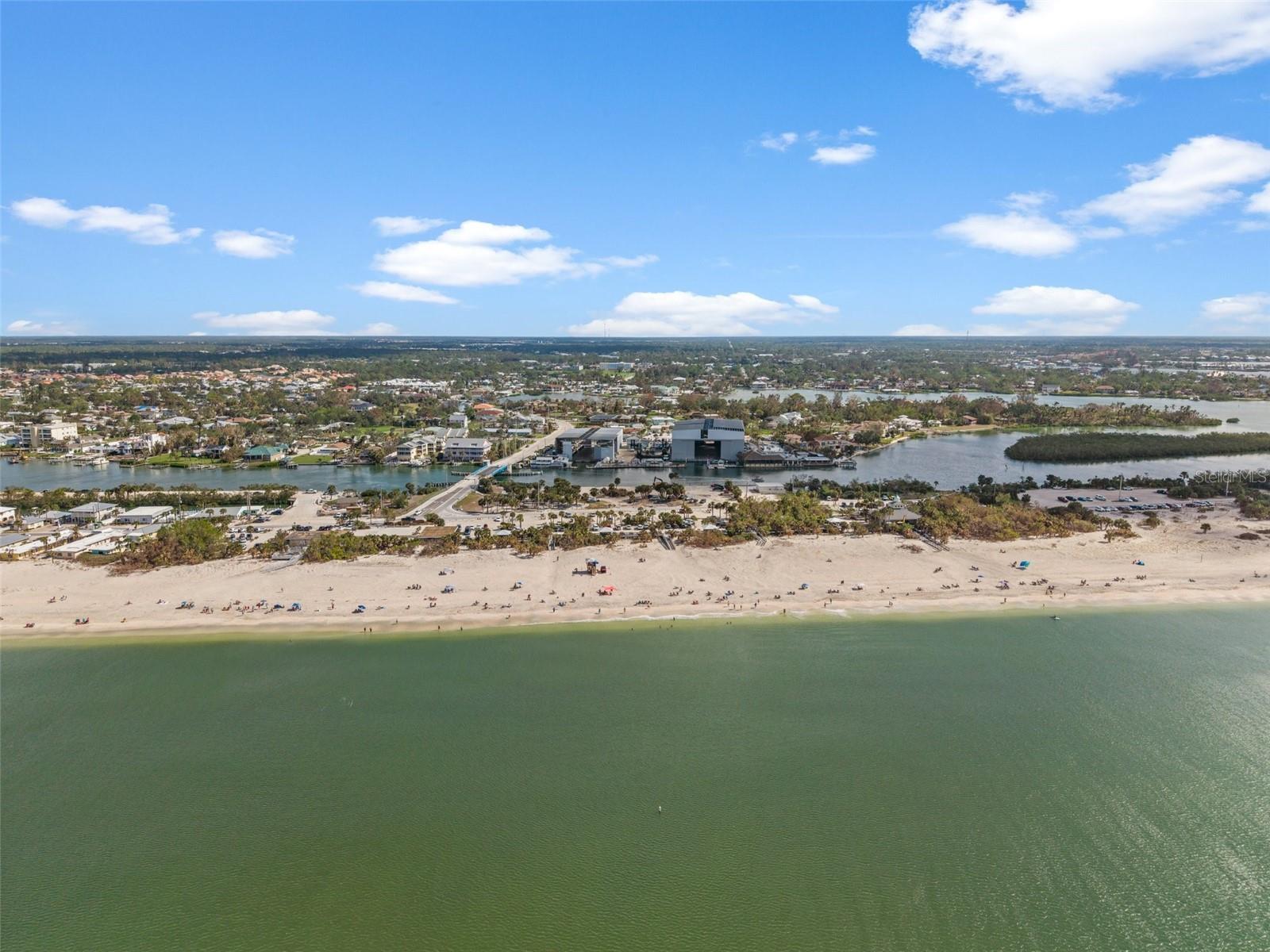 QUEEN PALMS - Residential Lease