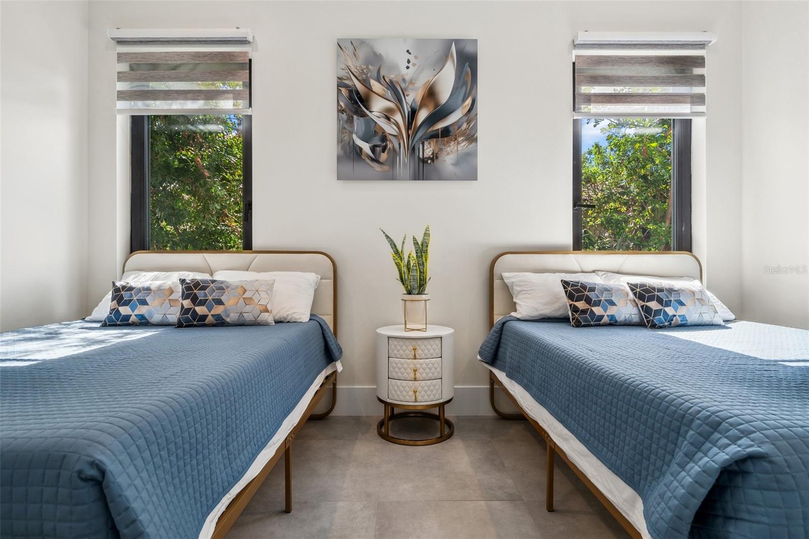 QUEEN PALMS - Residential Lease