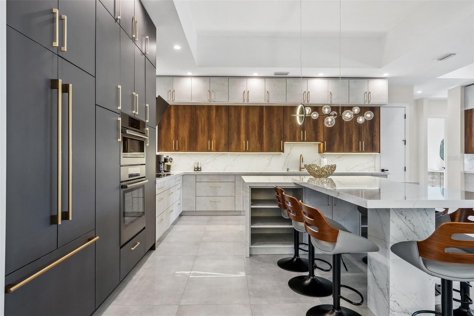 QUEEN PALMS - Residential Lease