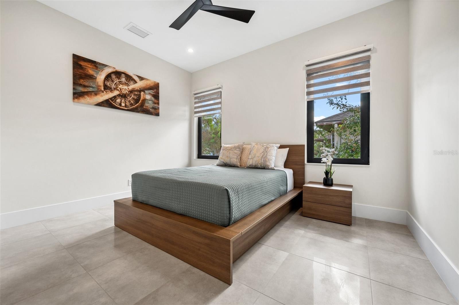 QUEEN PALMS - Residential Lease