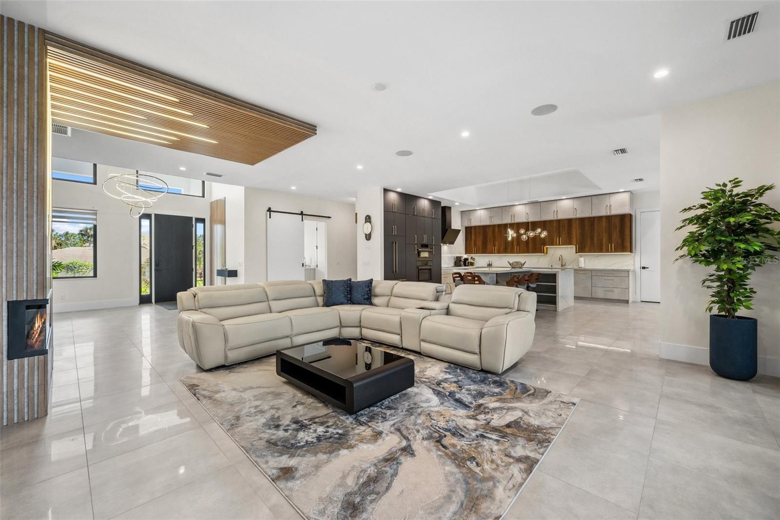 QUEEN PALMS - Residential Lease