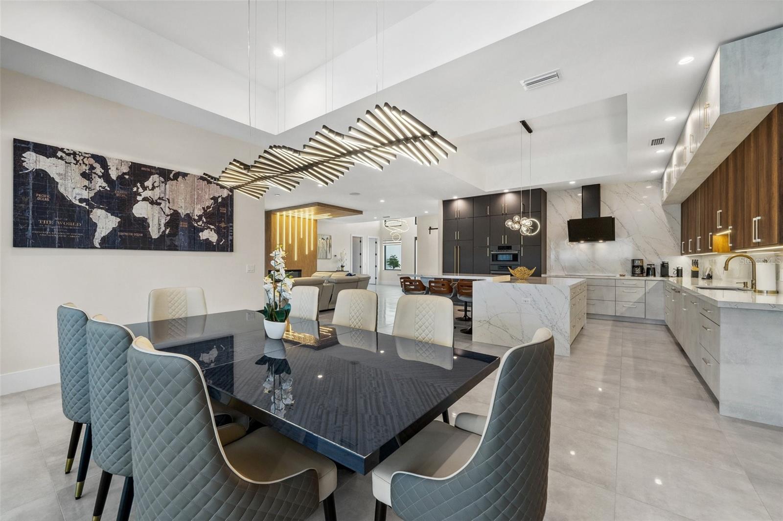 QUEEN PALMS - Residential Lease