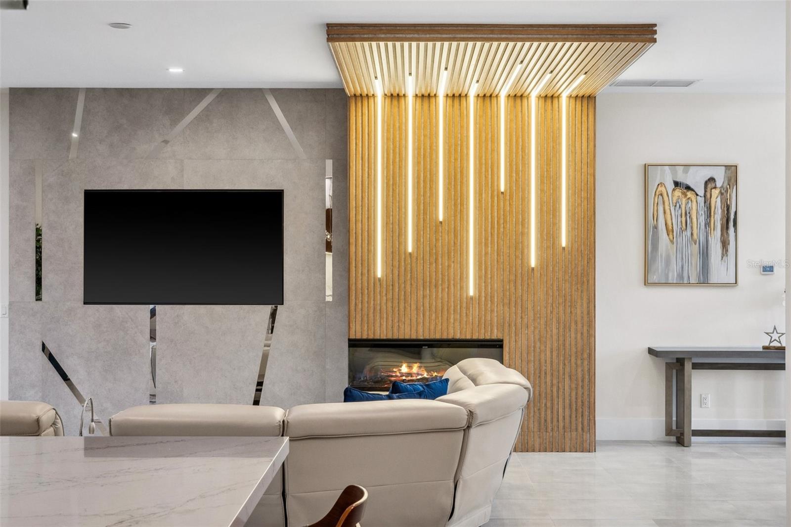 QUEEN PALMS - Residential Lease