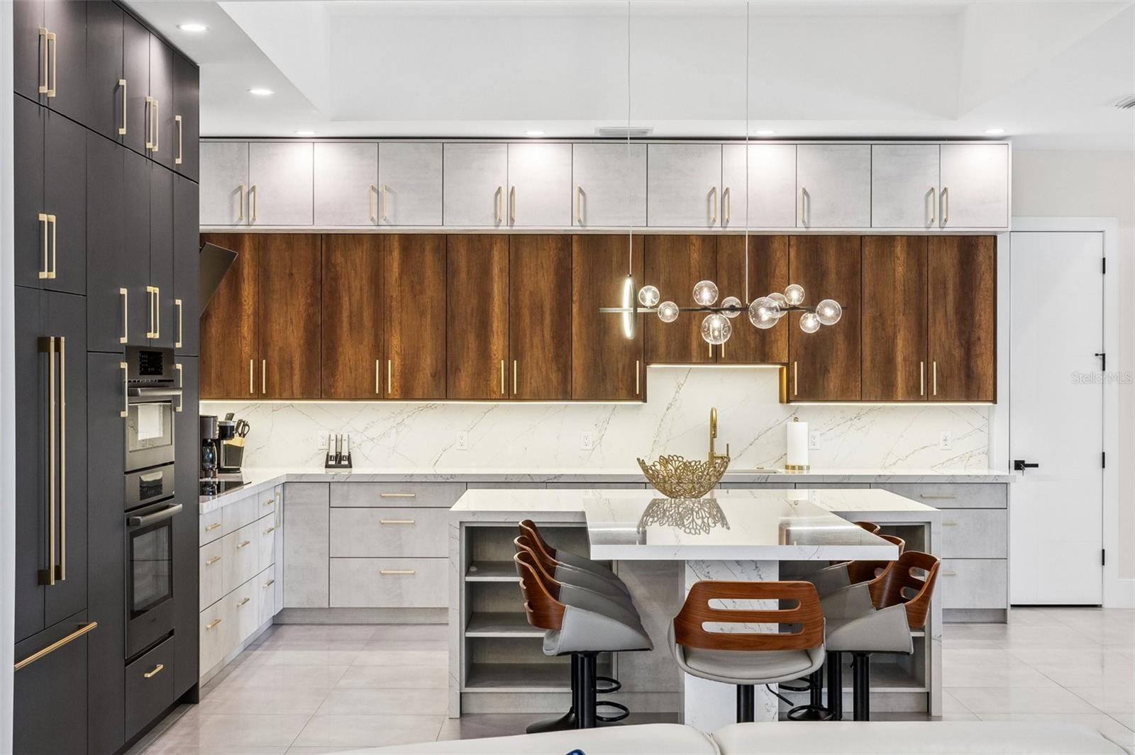 QUEEN PALMS - Residential Lease