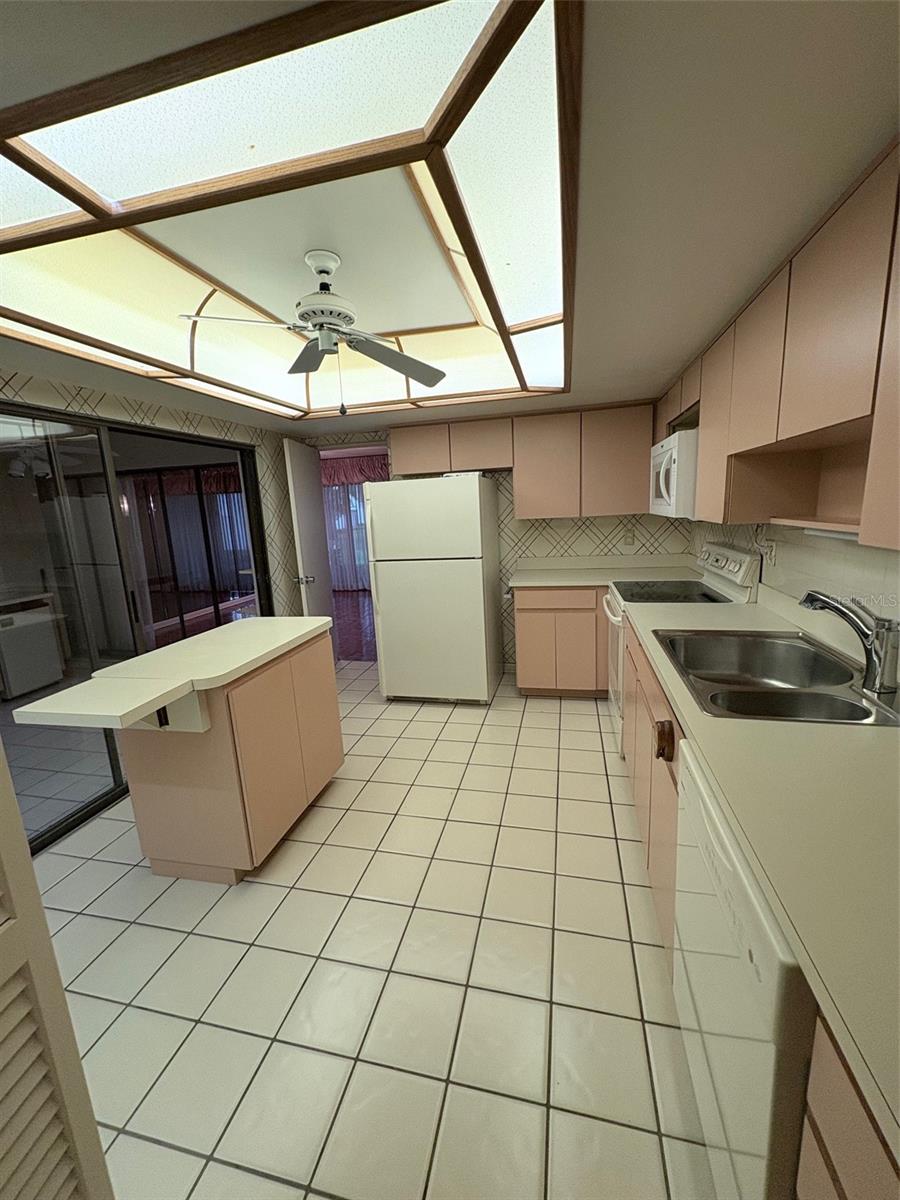 CARROLLWOOD VILLAGE CYPRESS CLUSTER HOUSES - Residential