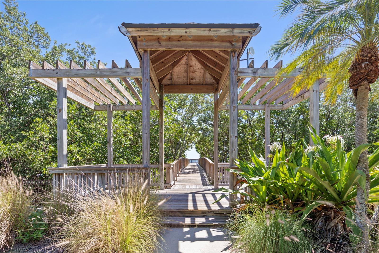 BAYSHORE POINTE TWNHMS PHAS - Residential