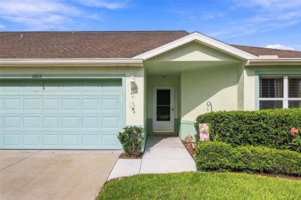 Photo of 3013 Live Oak Lane #31, Palmetto, FL 34221 (MLS # A4705481)