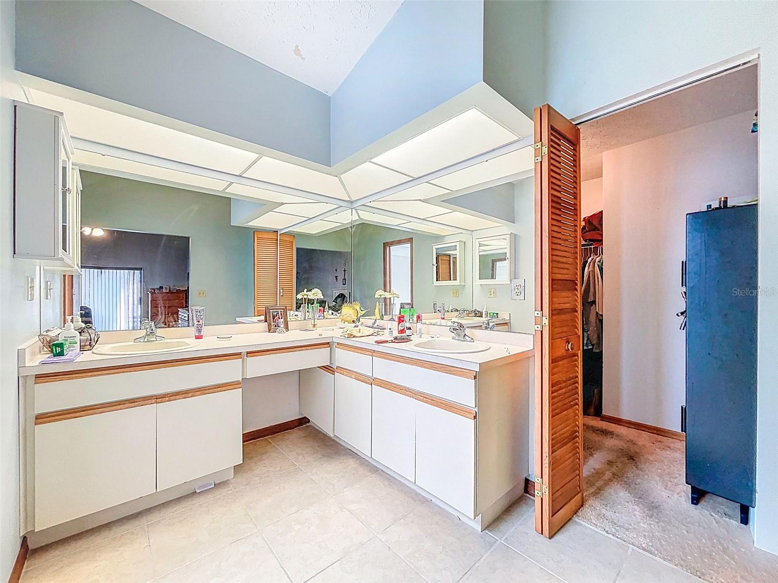 OAKS WEST - Residential