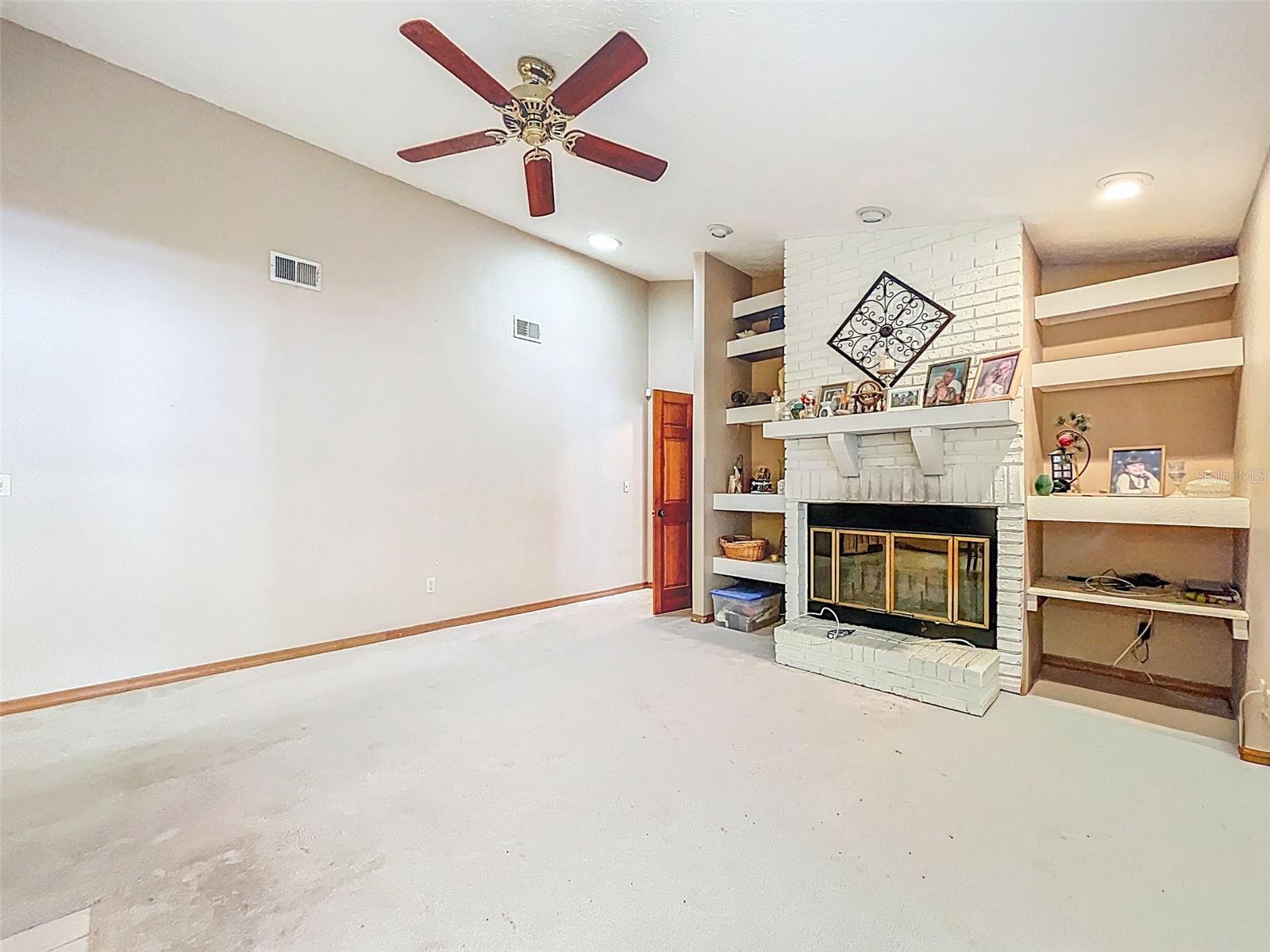 OAKS WEST - Residential