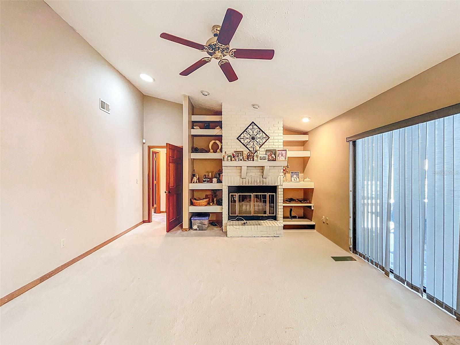 OAKS WEST - Residential