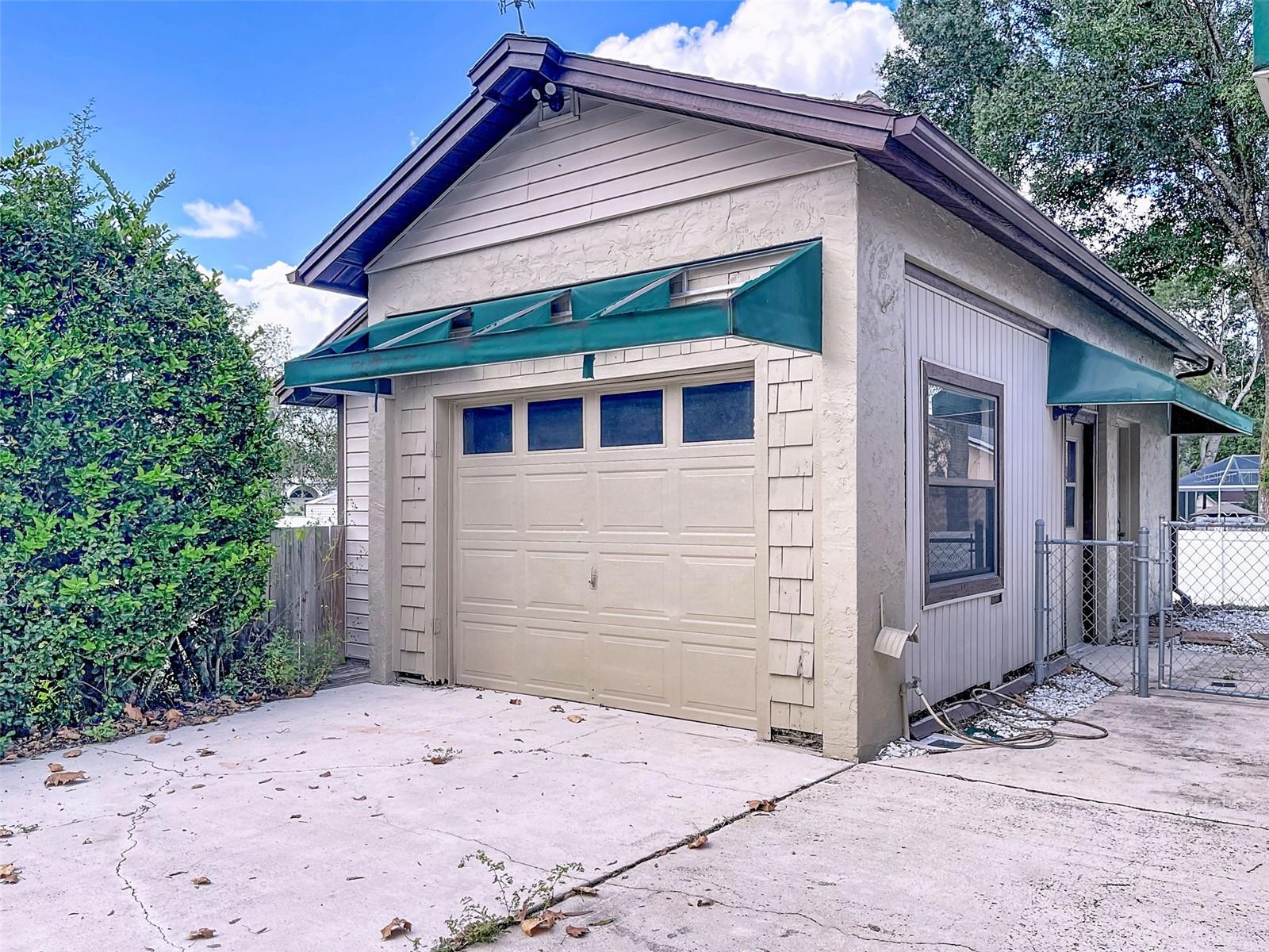 OAKS WEST - Residential
