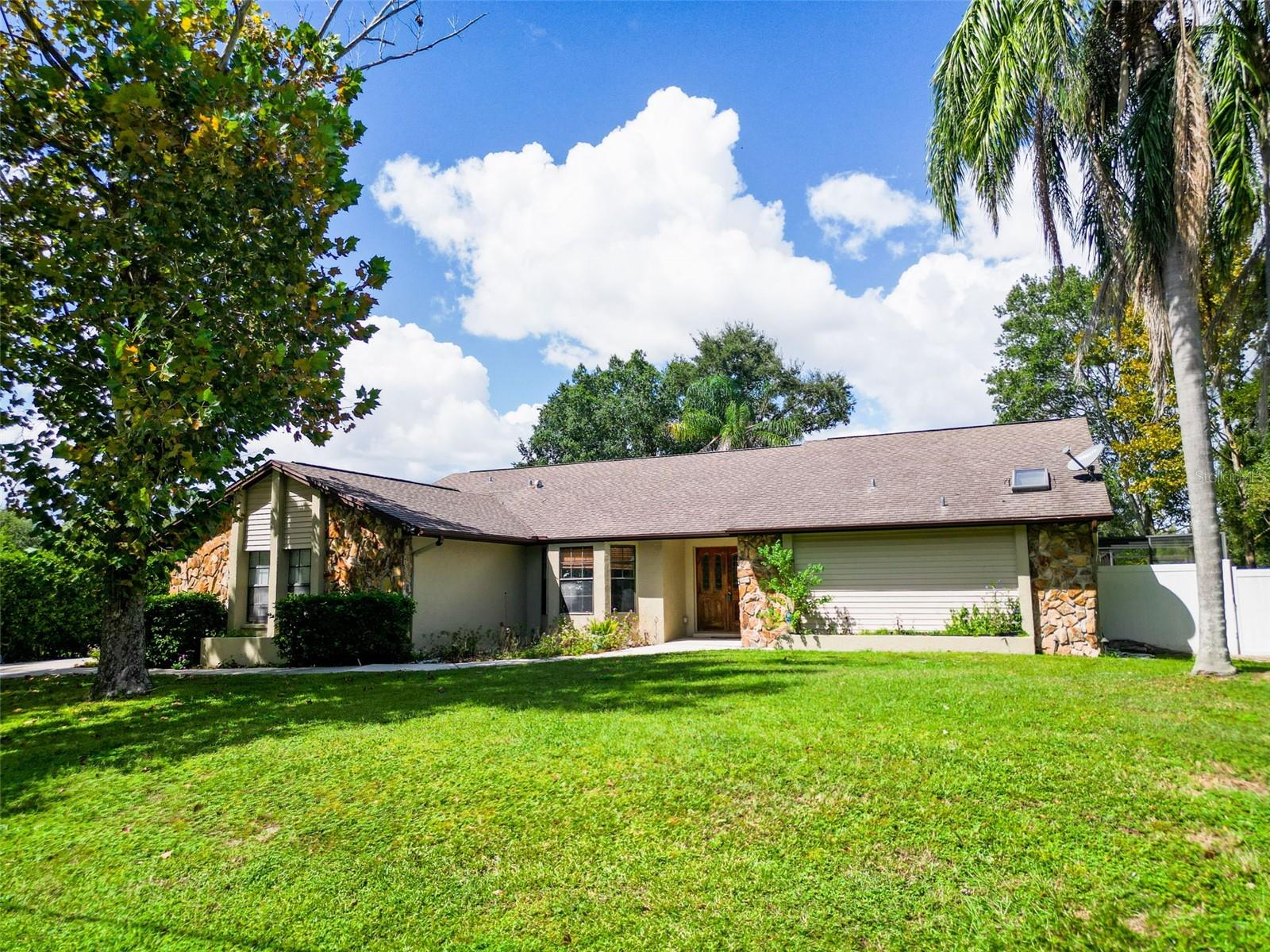 OAKS WEST - Residential
