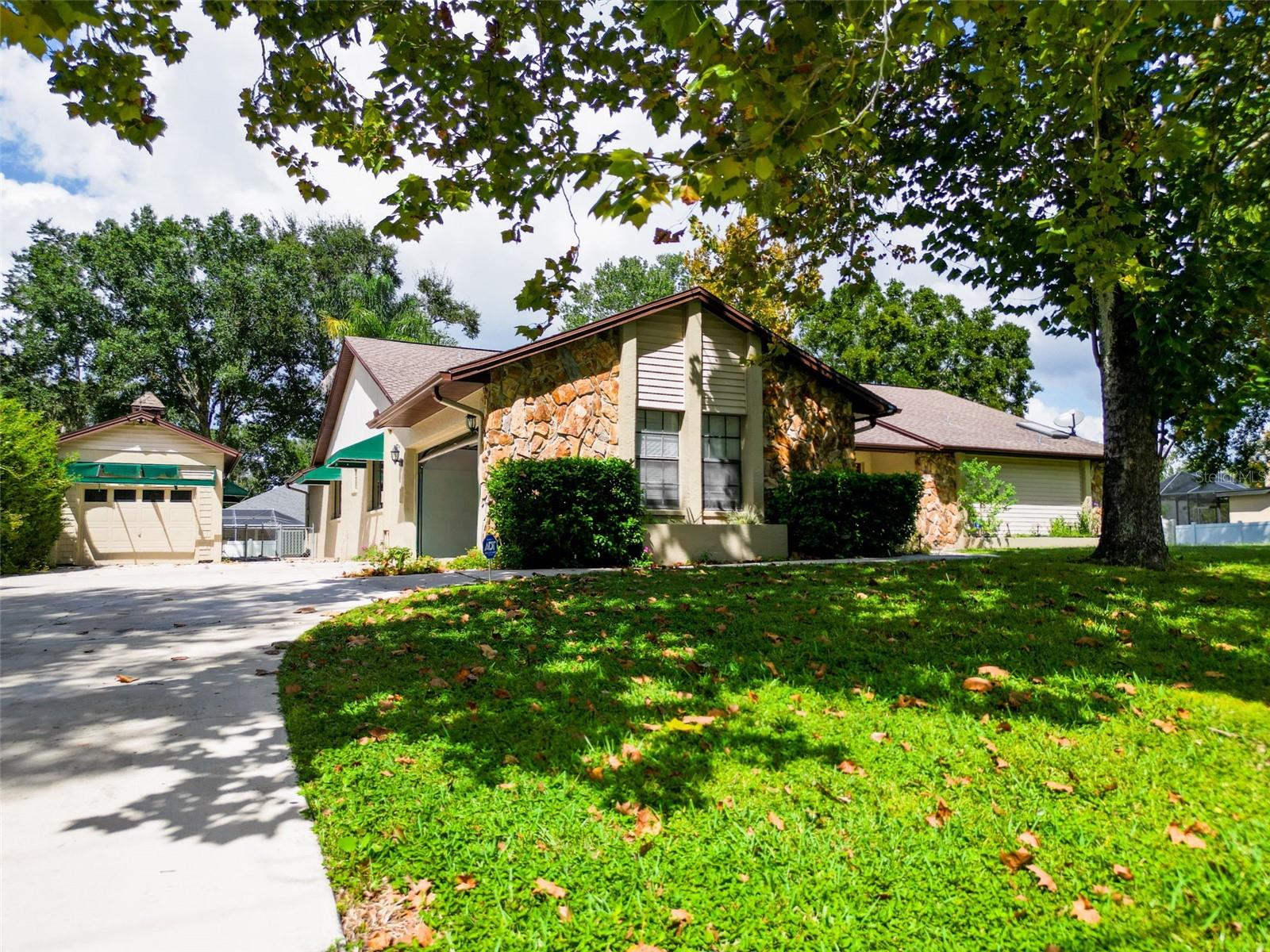 OAKS WEST - Residential