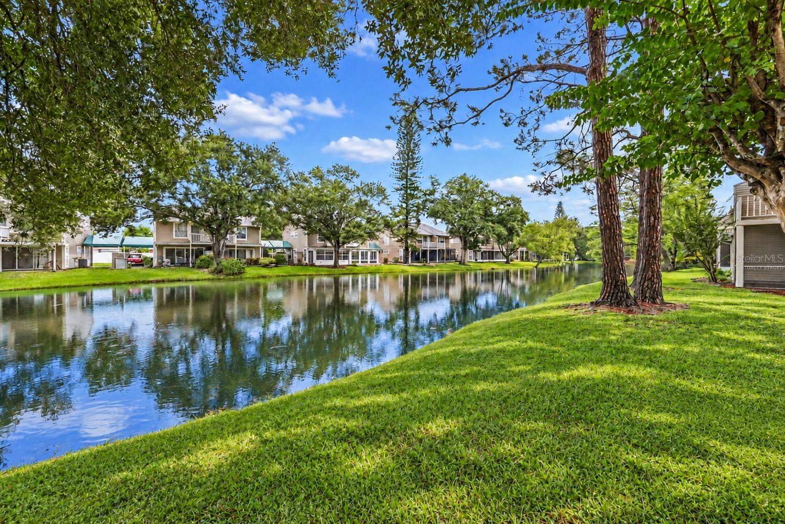 6915 LAKEVIEW COURT