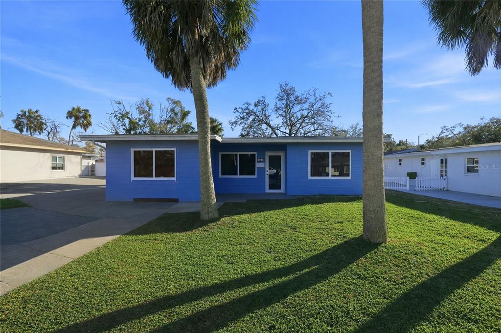 Photo of 1906 2nd Avenue E, Bradenton, FL 34208 (MLS # A4678867)