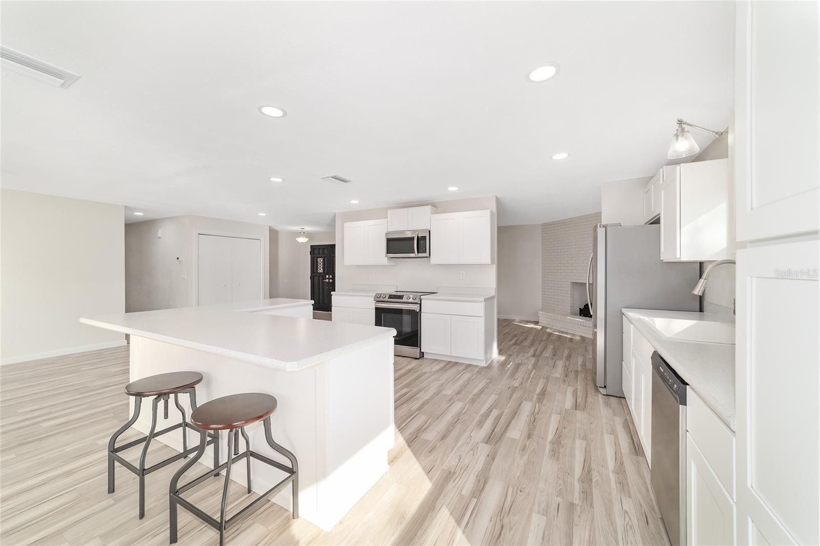 COUNTRY ESTATE - Residential