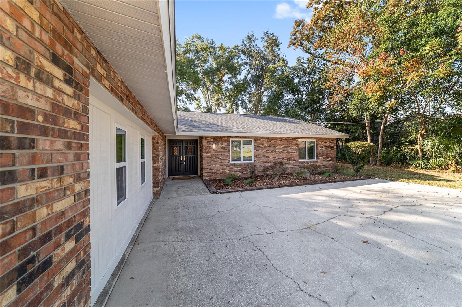 COUNTRY ESTATE - Residential