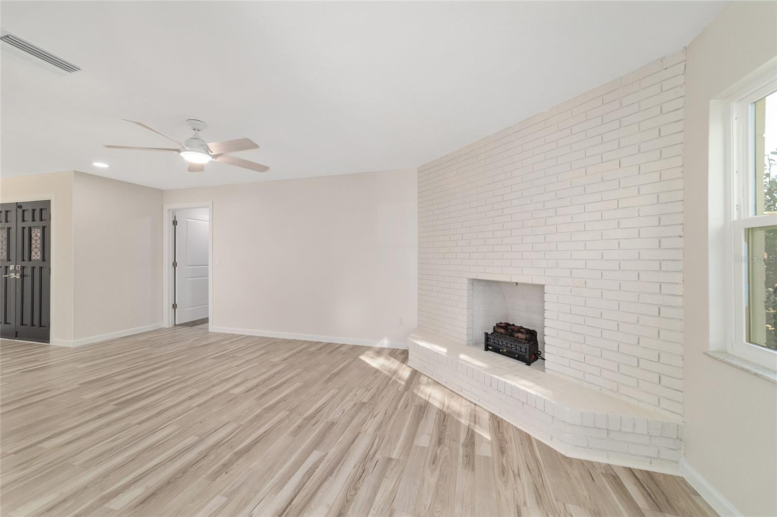 COUNTRY ESTATE - Residential