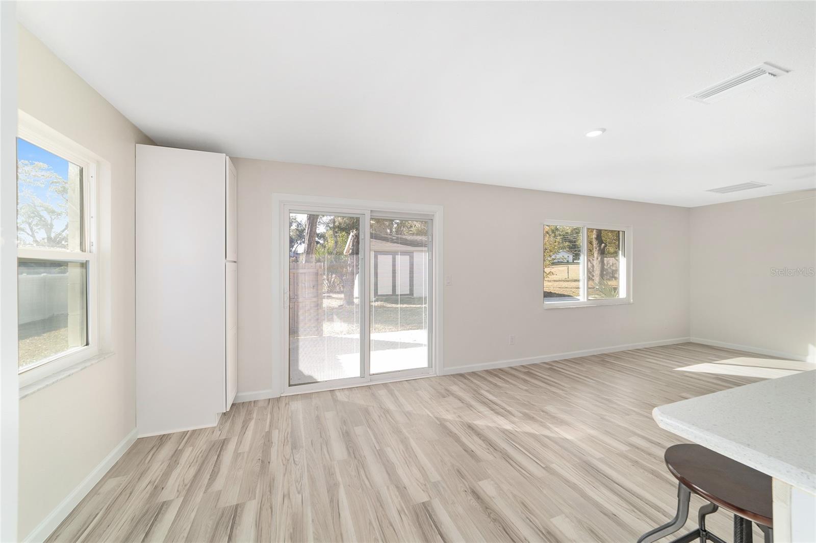 COUNTRY ESTATE - Residential