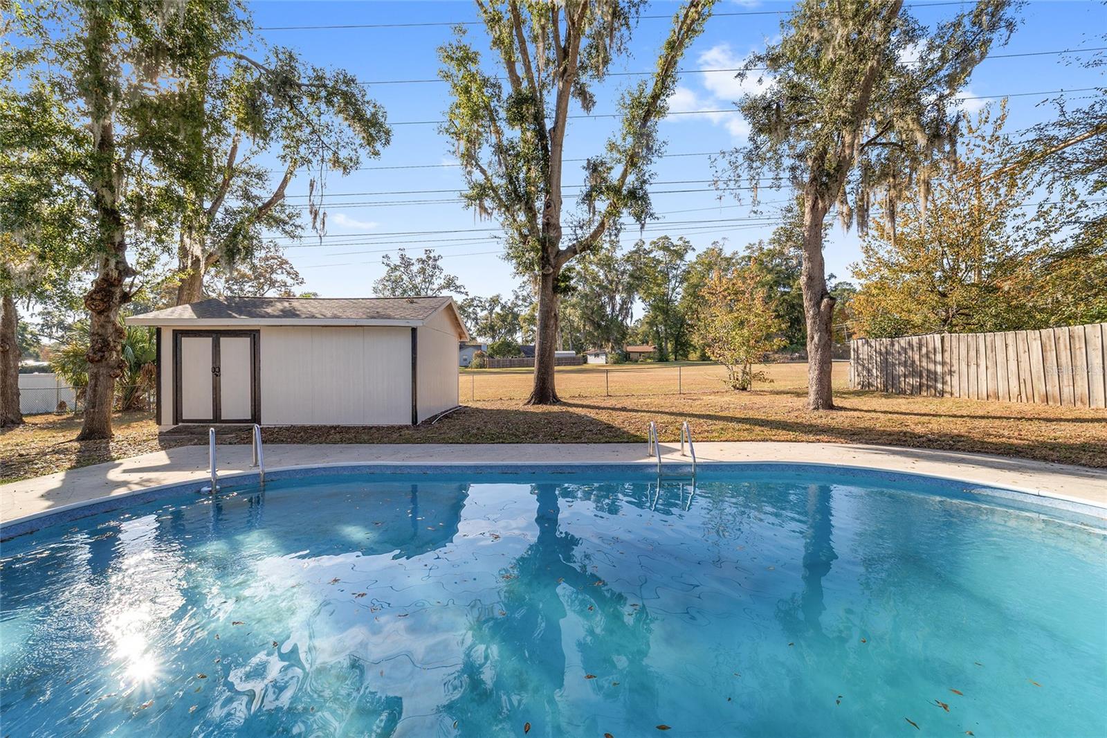 COUNTRY ESTATE - Residential