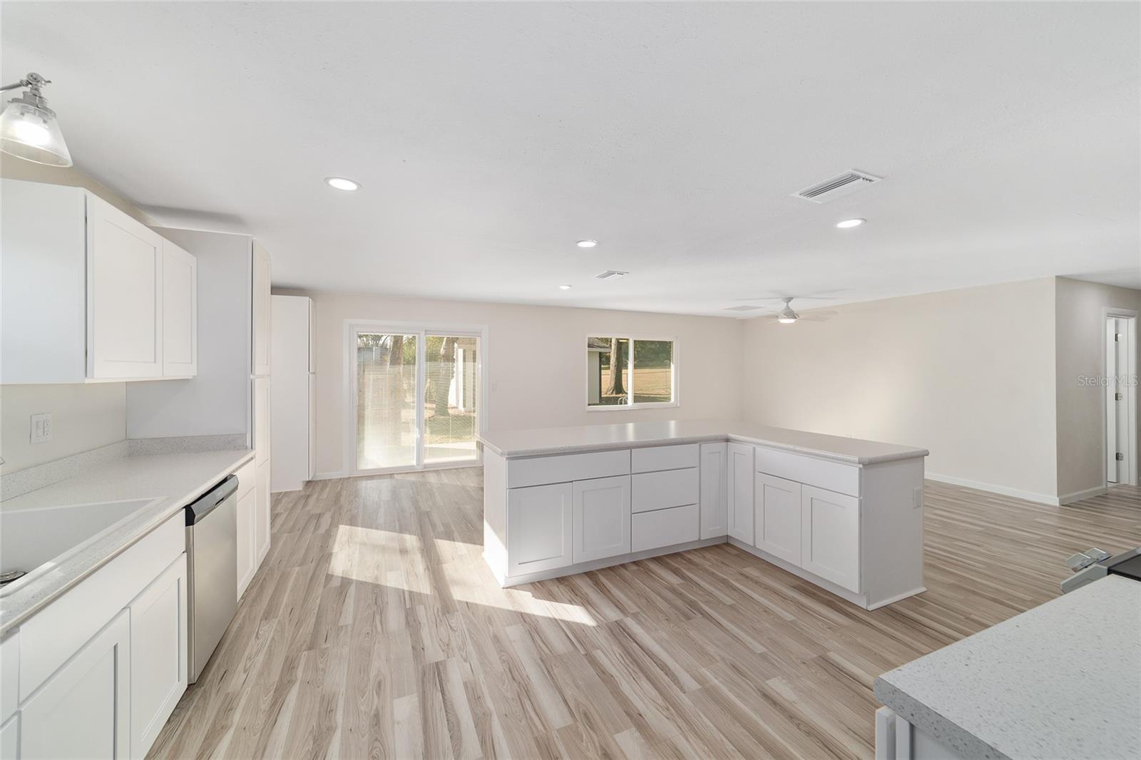 COUNTRY ESTATE - Residential